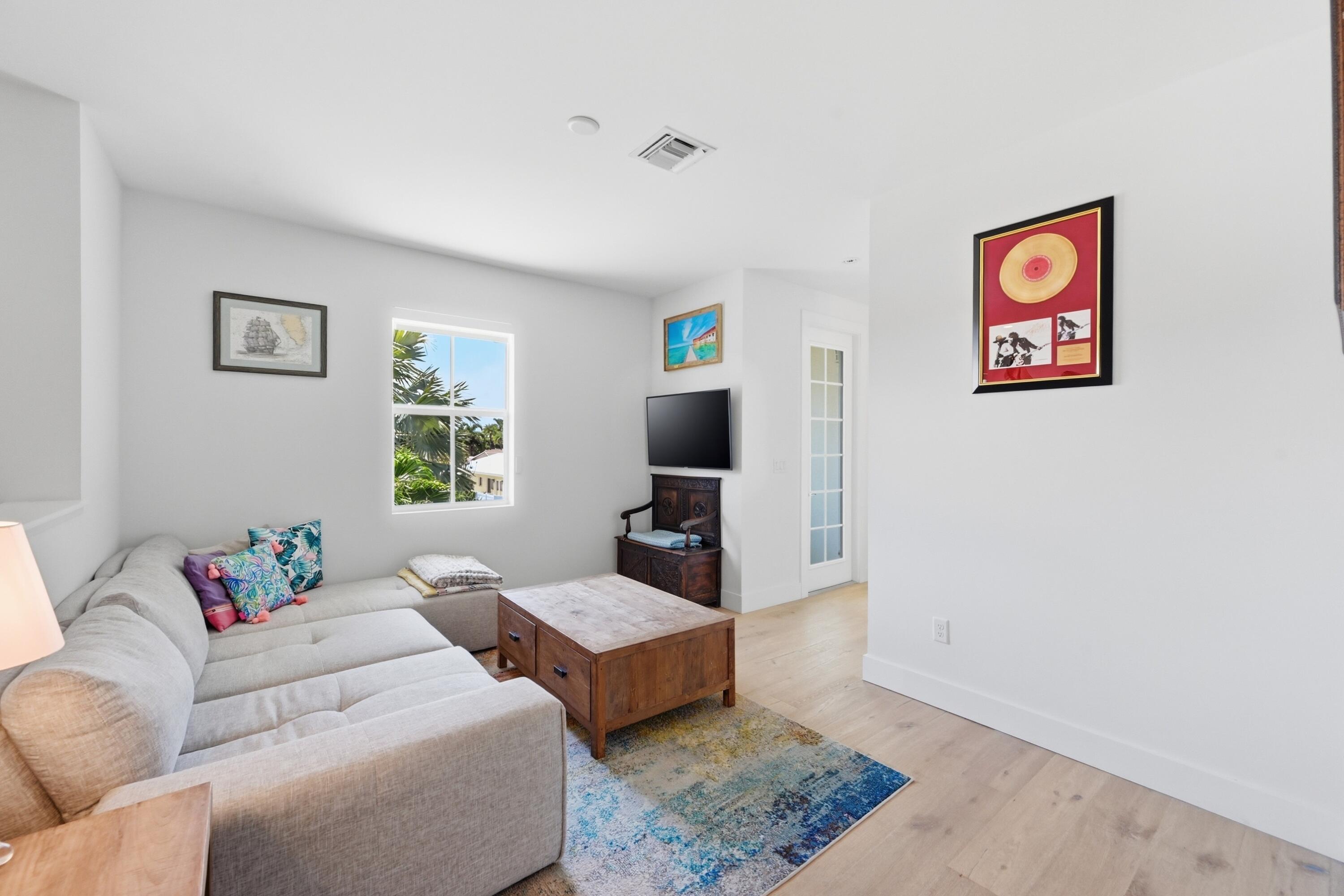 LIGHTHOUSE POINT ESTATES - Residential