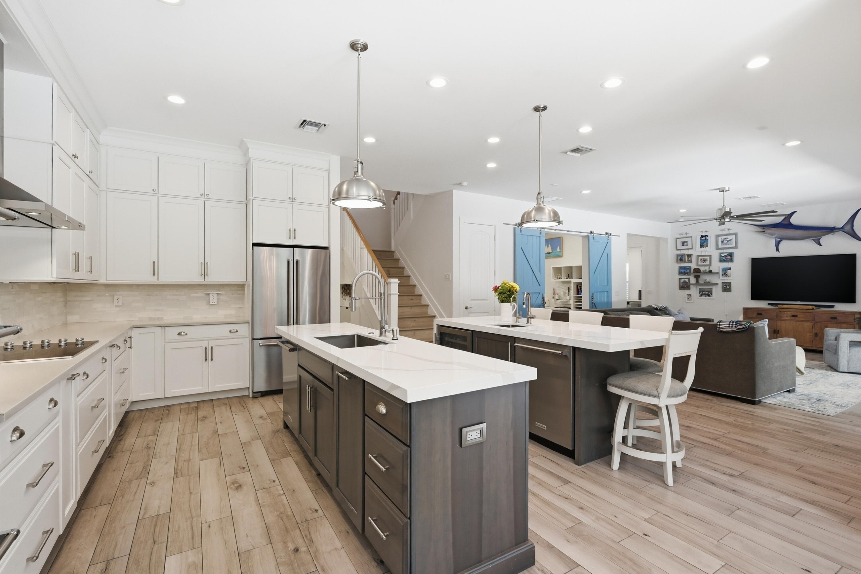 LIGHTHOUSE POINT ESTATES - Residential