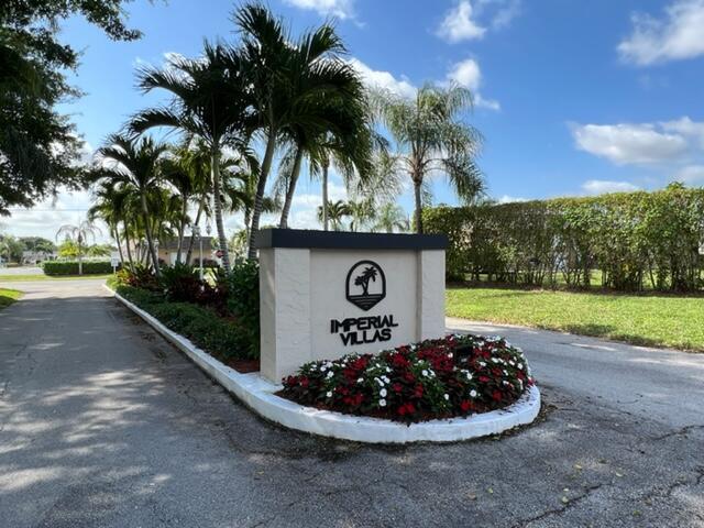 Beautifully!!! updated 2 Bedroom, 1 bath Villa. Updated kitchen with stainless appliances and granite counter tops. Updated bathroom, washer/dryer in unit, large screened in patio. Basic cable included. This is an ALL-AGE community, located close to the beach and downtown Atlantic Ave, in Delray Beach.