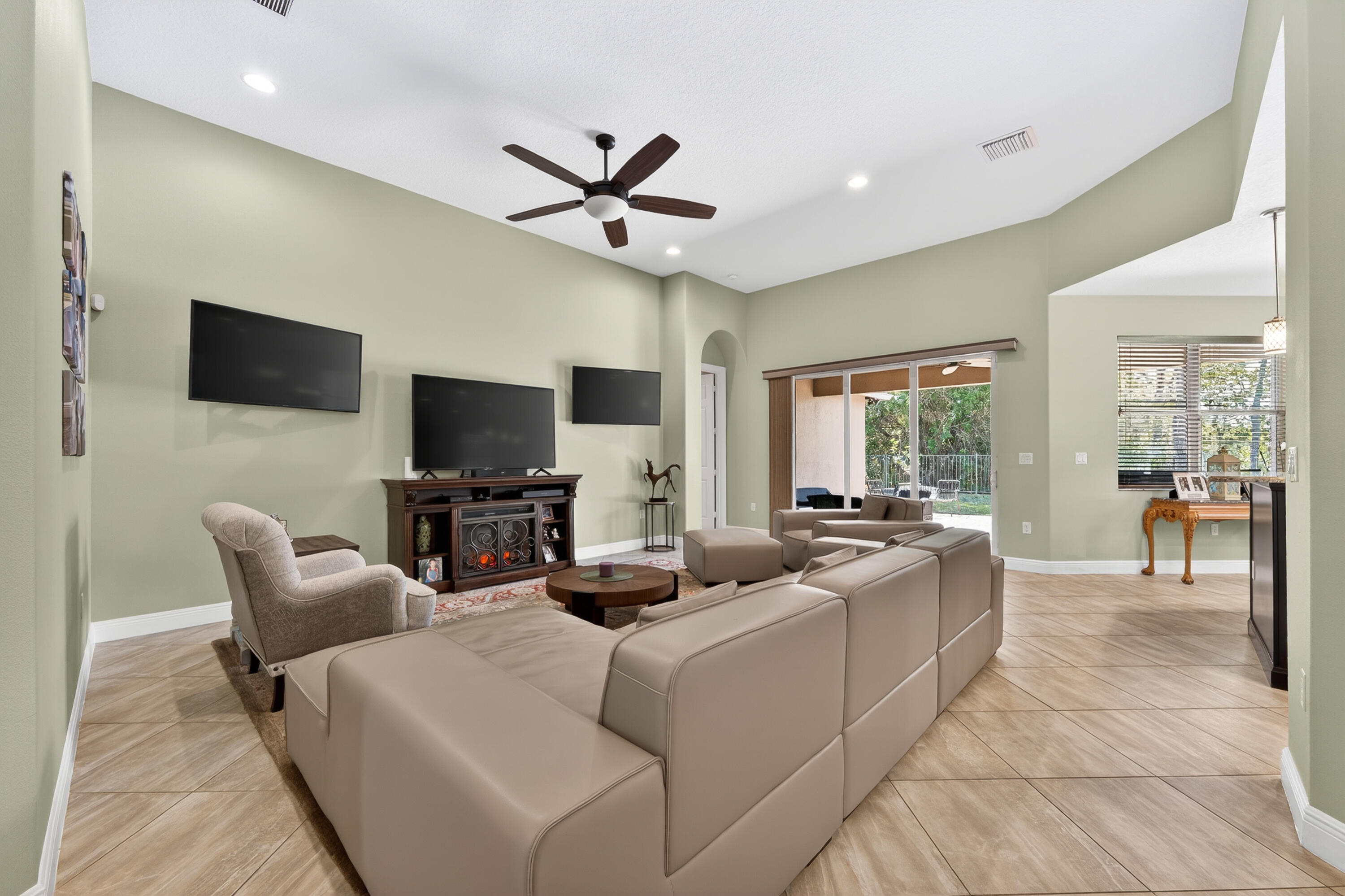 7589 Fieldstone Ranch Square