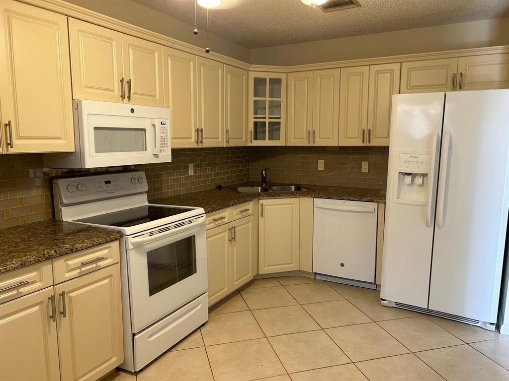 MEADOWS 300 1 - Residential Lease