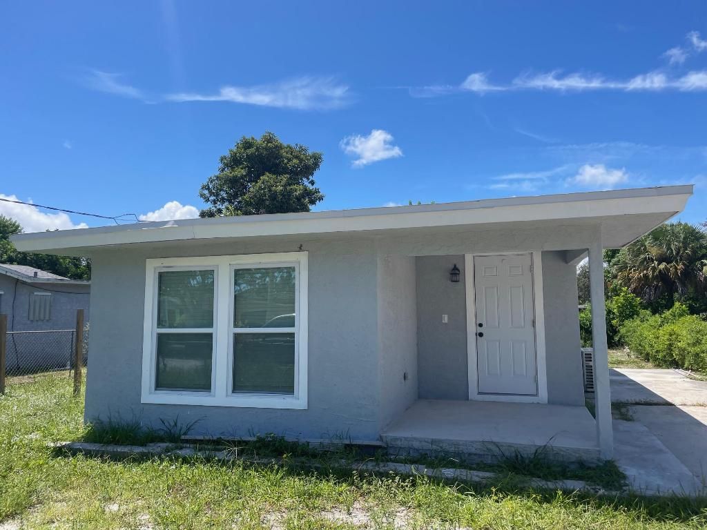 Photo of 1611 N 13th Street, Fort Pierce, FL 34950 (MLS # R11147666)
