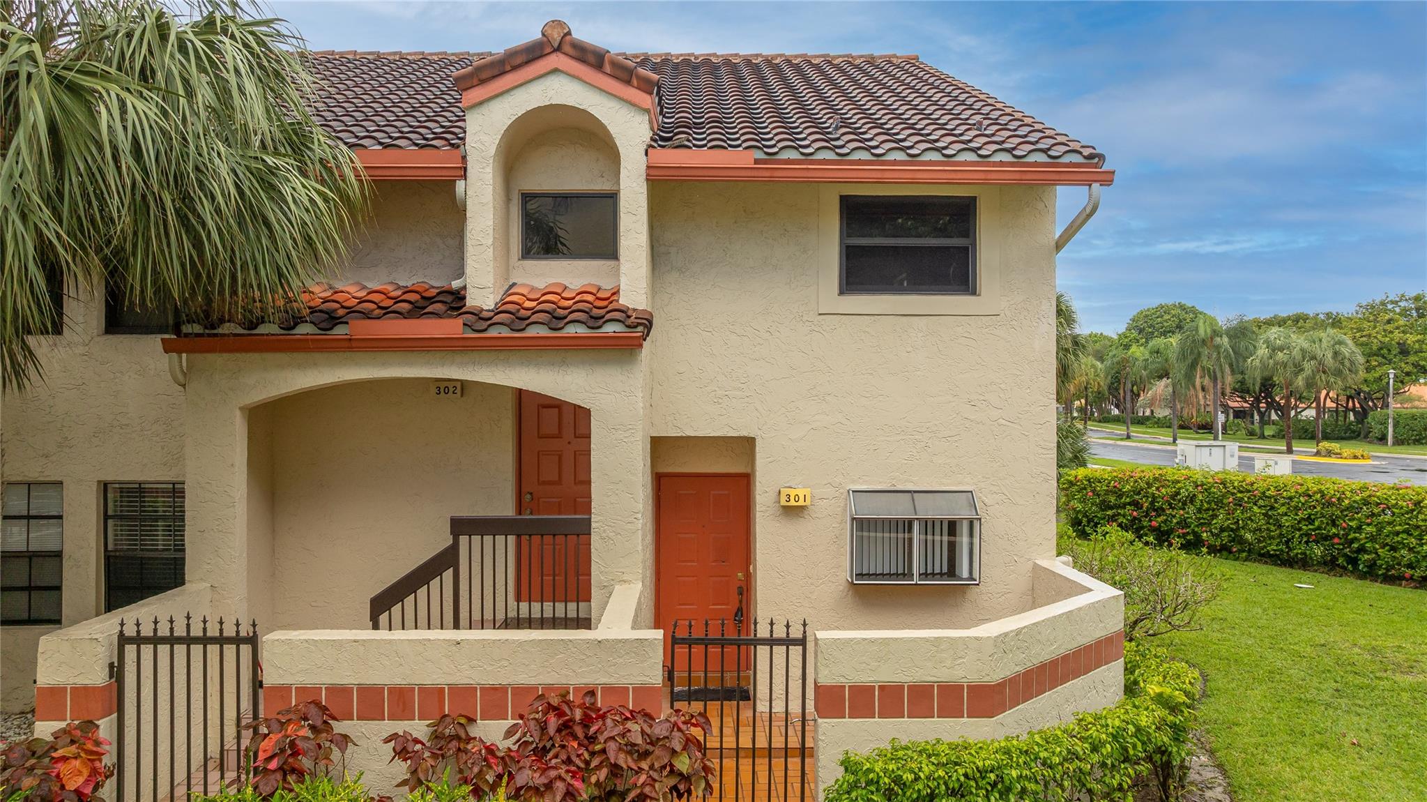 Welcome to Independence Bay, a resort-style, guard-gated community w/ amazing amenities including a clubhouse, multiple pools, tennis, pickleball, basketball, fitness center, boat docks & a large lake perfect for boating, kayaking or a relaxing stroll along the walking paths! This move-in ready ground-floor corner unit features a welcoming courtyard entry, open floor plan, updated kitchen w/ wood shaker cabinets, granite counters, metal tile backsplash & stainless steel appliances. Additional features include updated bathrooms, engineered wood floors in bedrooms, freshly painted interior, a den/office (3rd bedroom), & a covered/spacious screened-in patio. HOA covers amenities, guard gate, common areas, insurance, roof repairs & replacement. Great location minutes to I95 or Sawgrass Expwy.