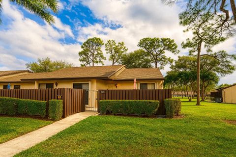 447 Pine Glen Lane E Greenacres FL 33463