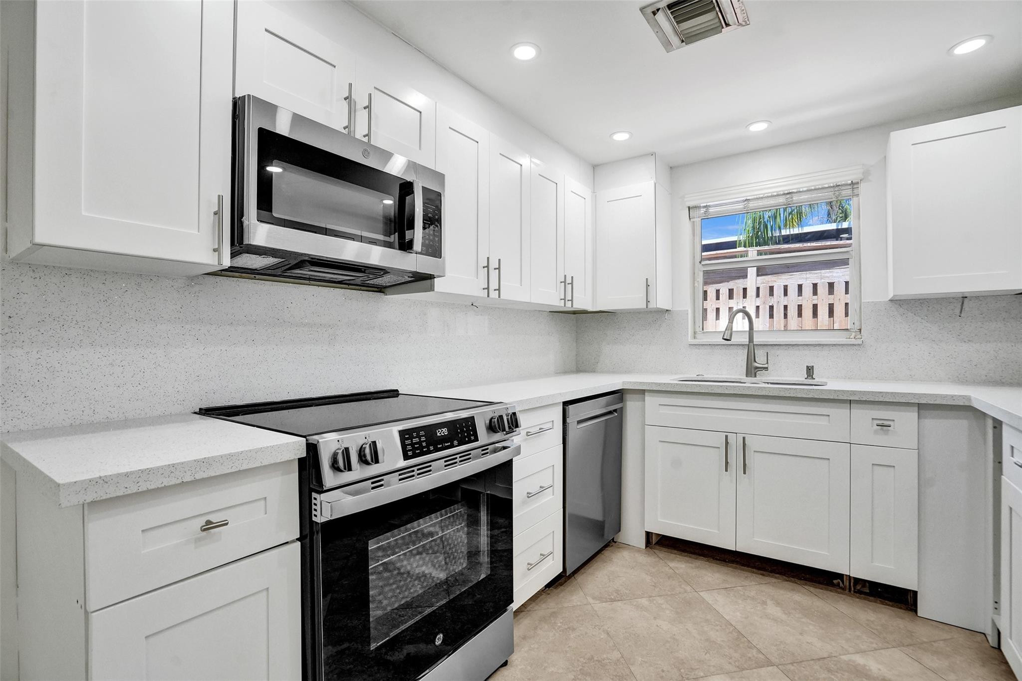 MIDDLE RIVER ESTATES - Residential Lease