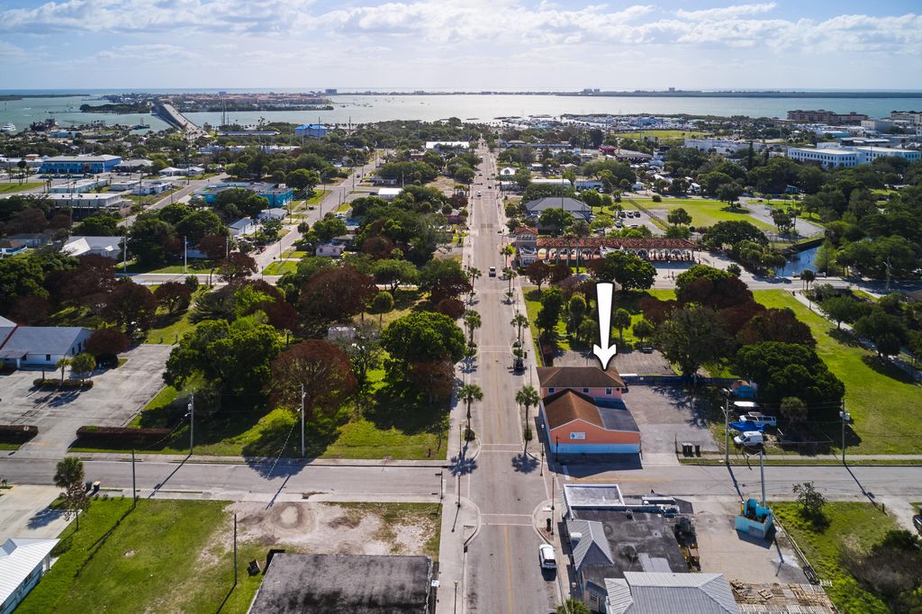 Photo of 464 N 9th Street, Fort Pierce, FL (MLS # B26018864)