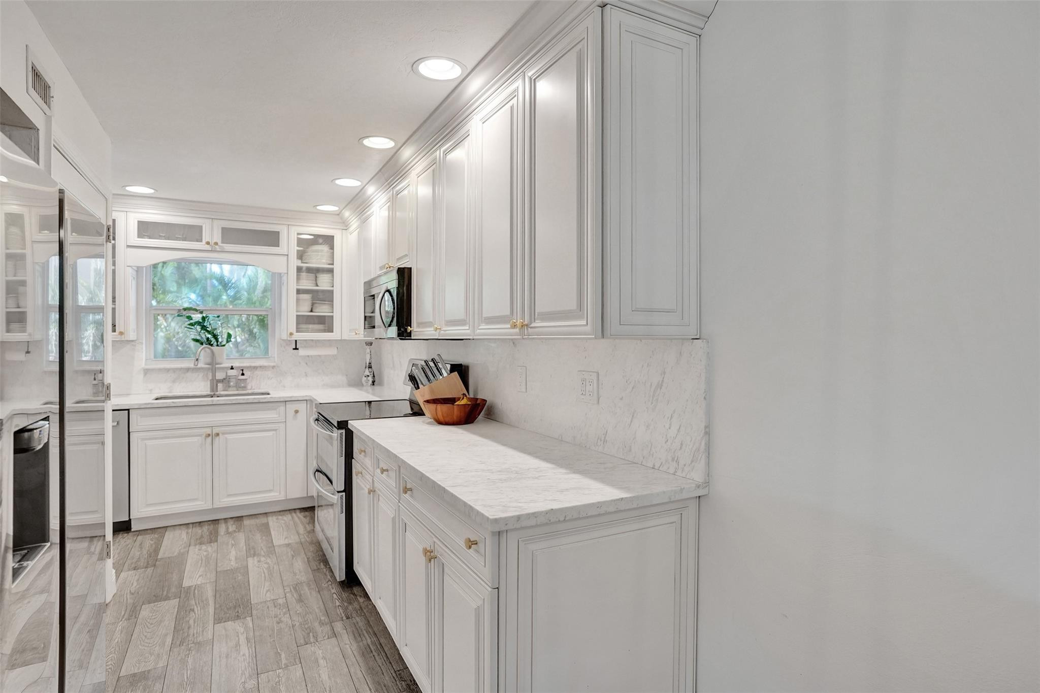 BOCA CAPRI COND APTS - Residential Lease