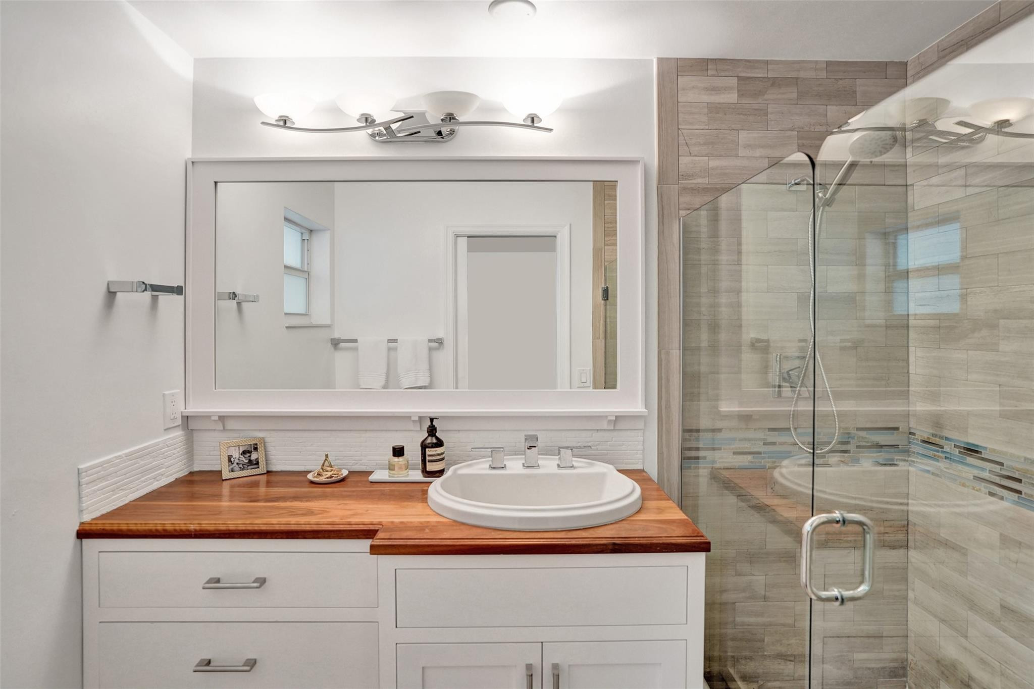 BOCA CAPRI COND APTS - Residential Lease