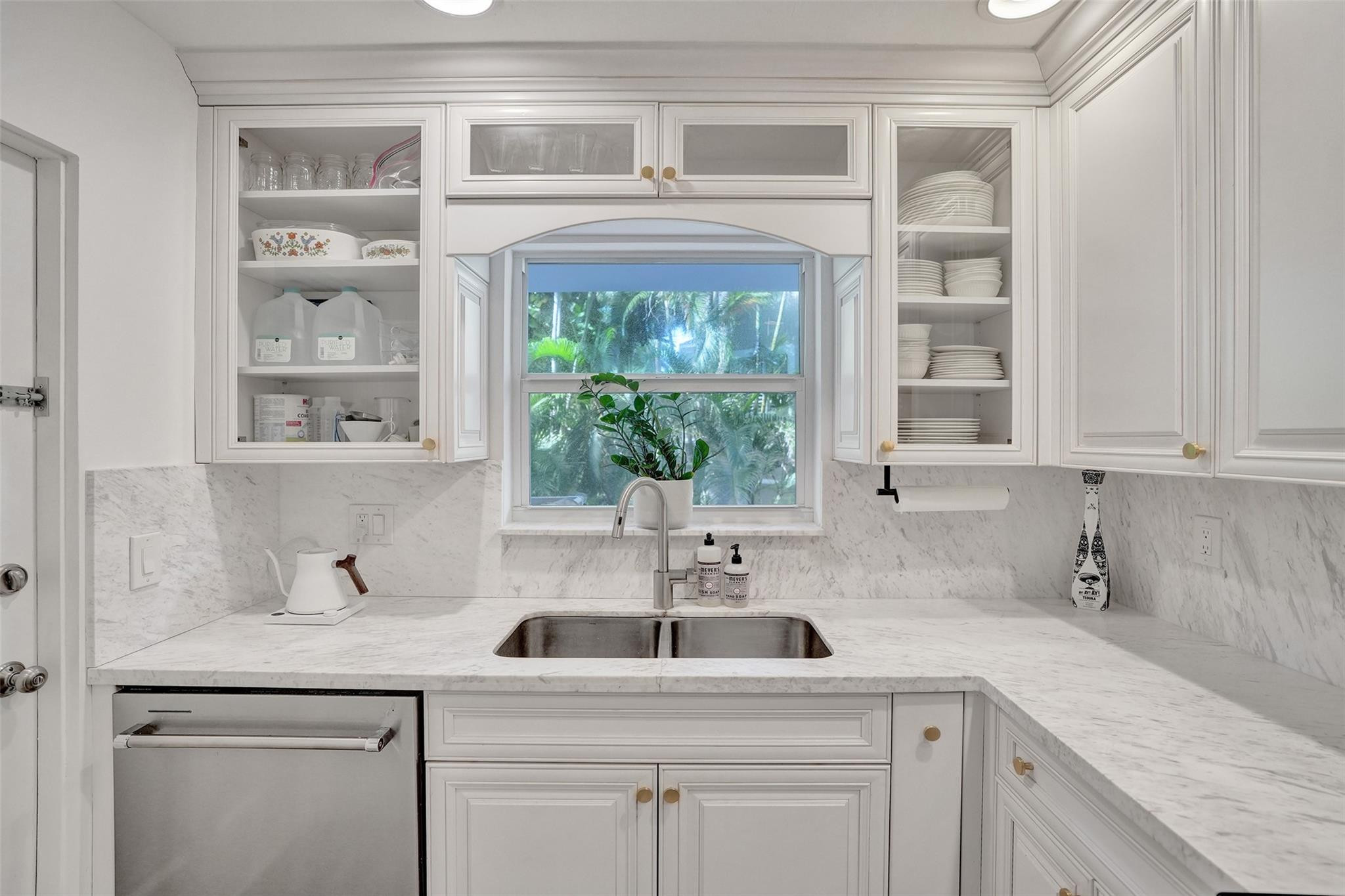 BOCA CAPRI COND APTS - Residential Lease