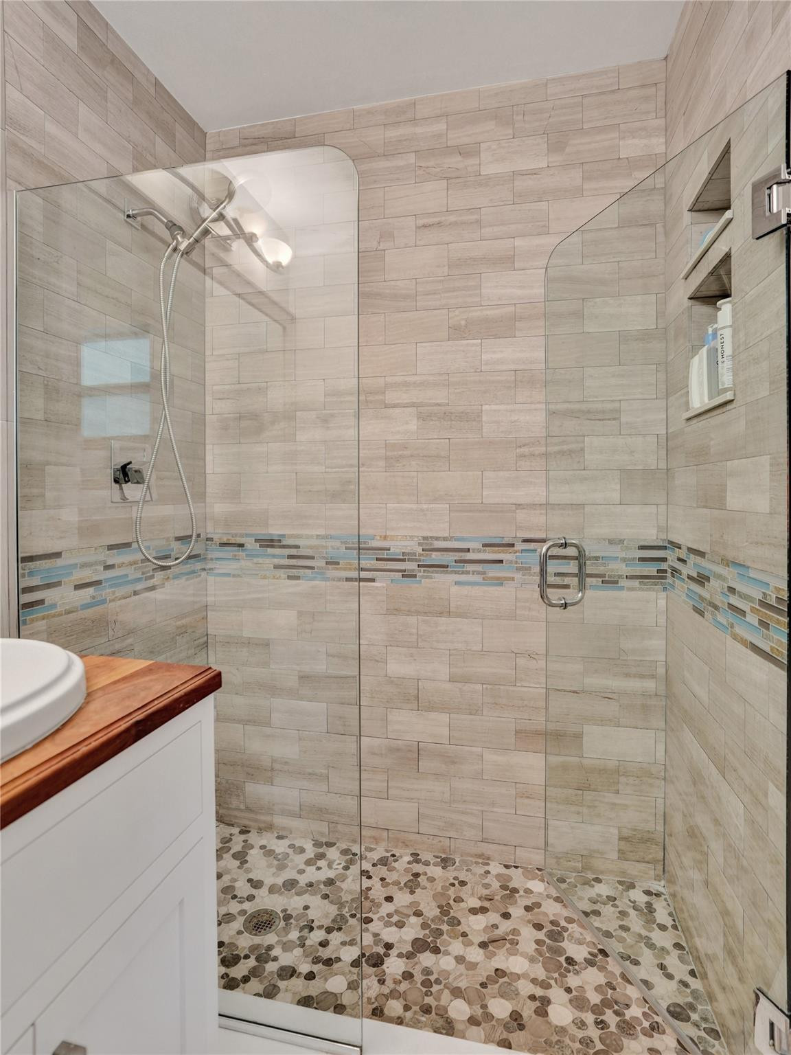 BOCA CAPRI COND APTS - Residential Lease