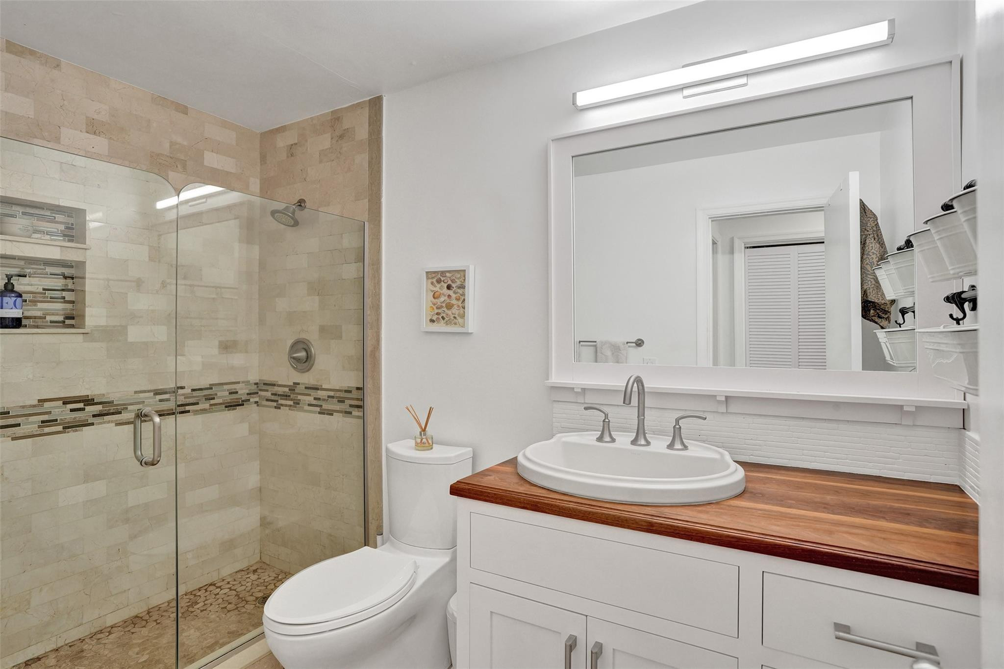 BOCA CAPRI COND APTS - Residential Lease