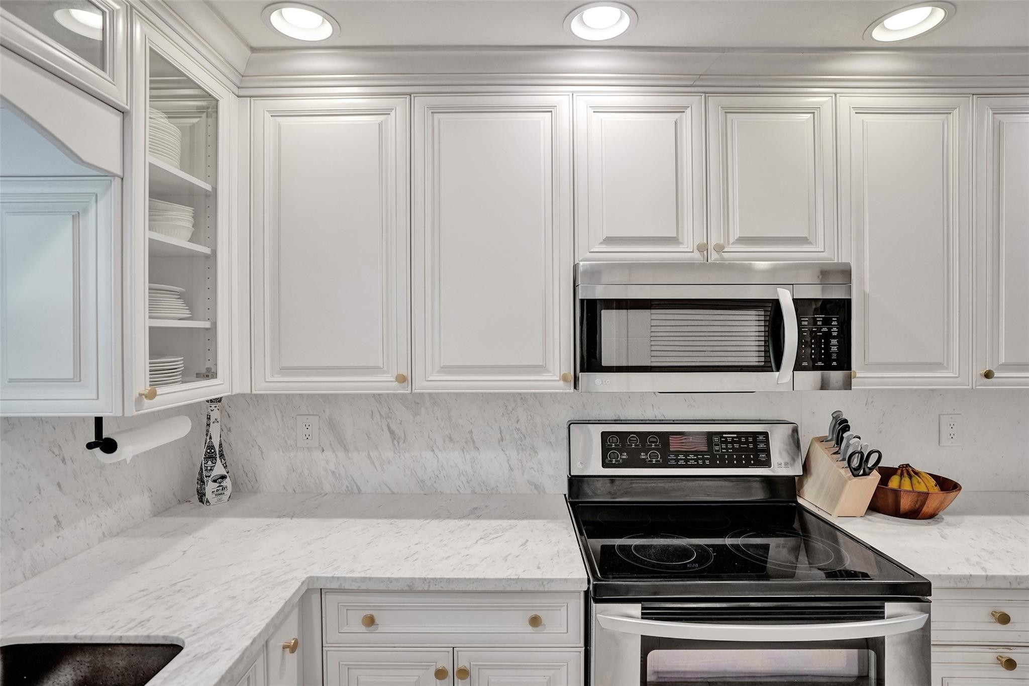 BOCA CAPRI COND APTS - Residential Lease