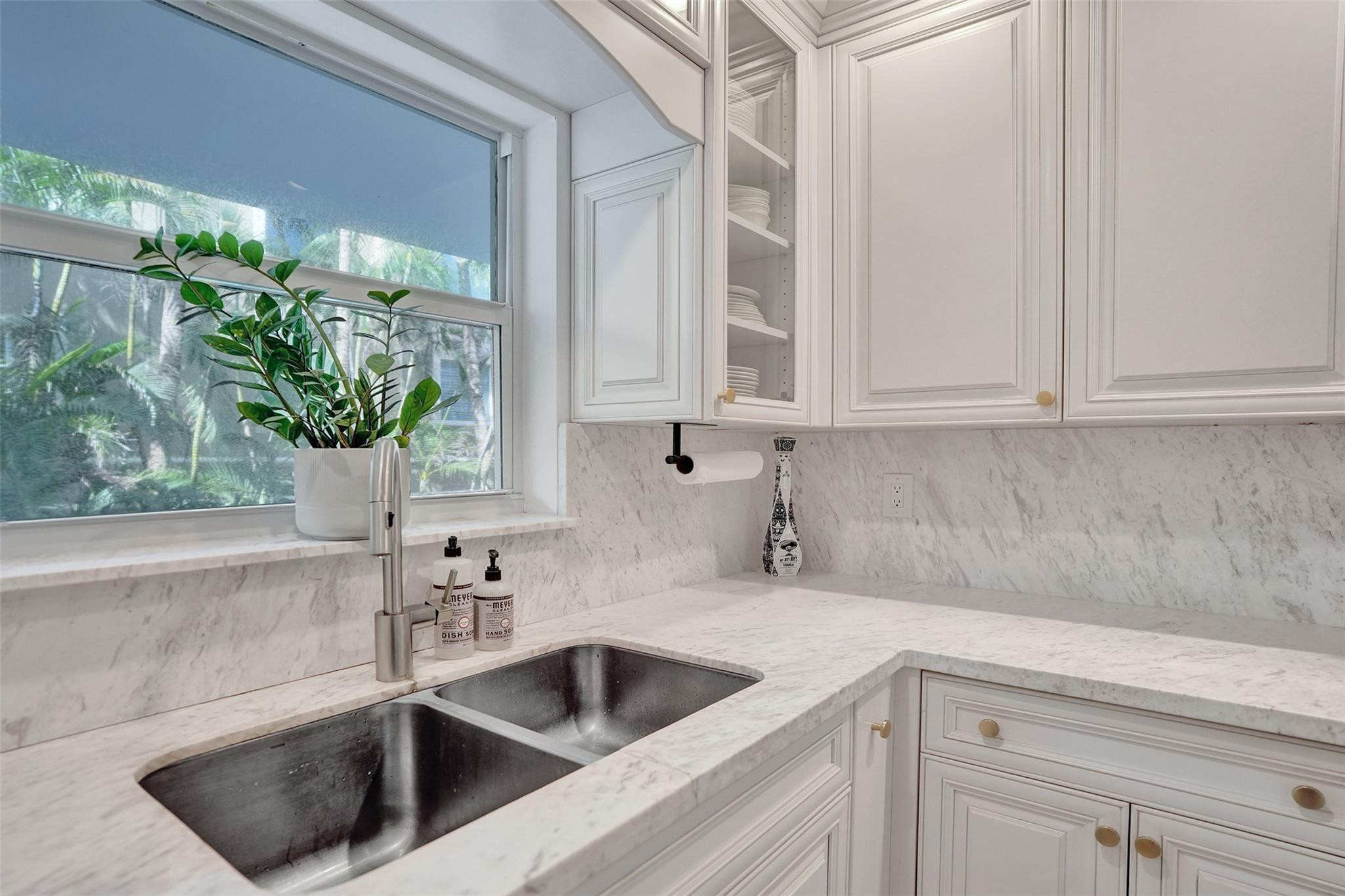 BOCA CAPRI COND APTS - Residential Lease