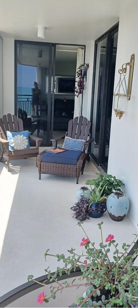 BARCLAY BEACH CLUB PHASE 1, A CONDOMINIUM - Residential Lease