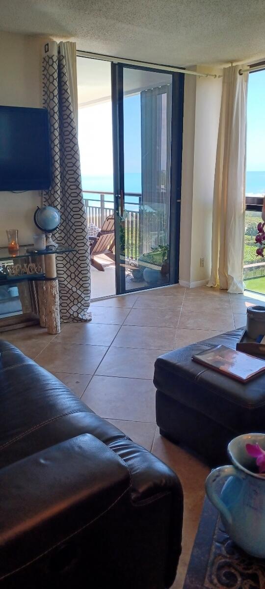 BARCLAY BEACH CLUB PHASE 1, A CONDOMINIUM - Residential Lease