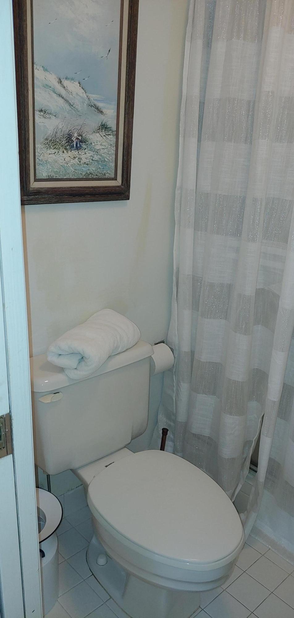 BARCLAY BEACH CLUB PHASE 1, A CONDOMINIUM - Residential Lease