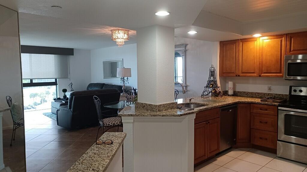 BARCLAY BEACH CLUB PHASE 1, A CONDOMINIUM - Residential Lease