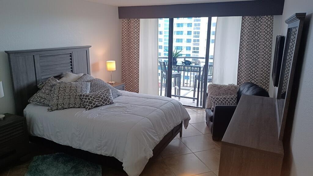 BARCLAY BEACH CLUB PHASE 1, A CONDOMINIUM - Residential Lease