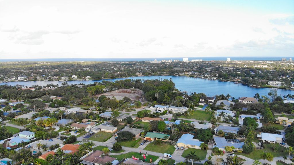 Photo of 4948 Windward Avenue, Jupiter, FL 33469 (MLS # R10939597)