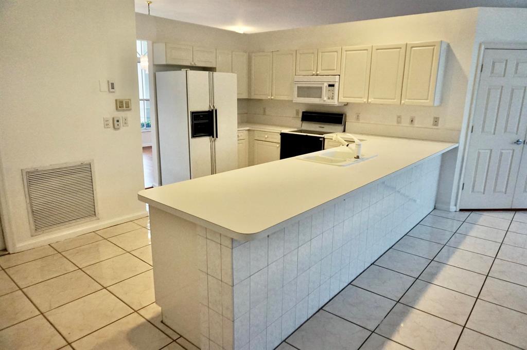 BOYNTON WATERS - Residential