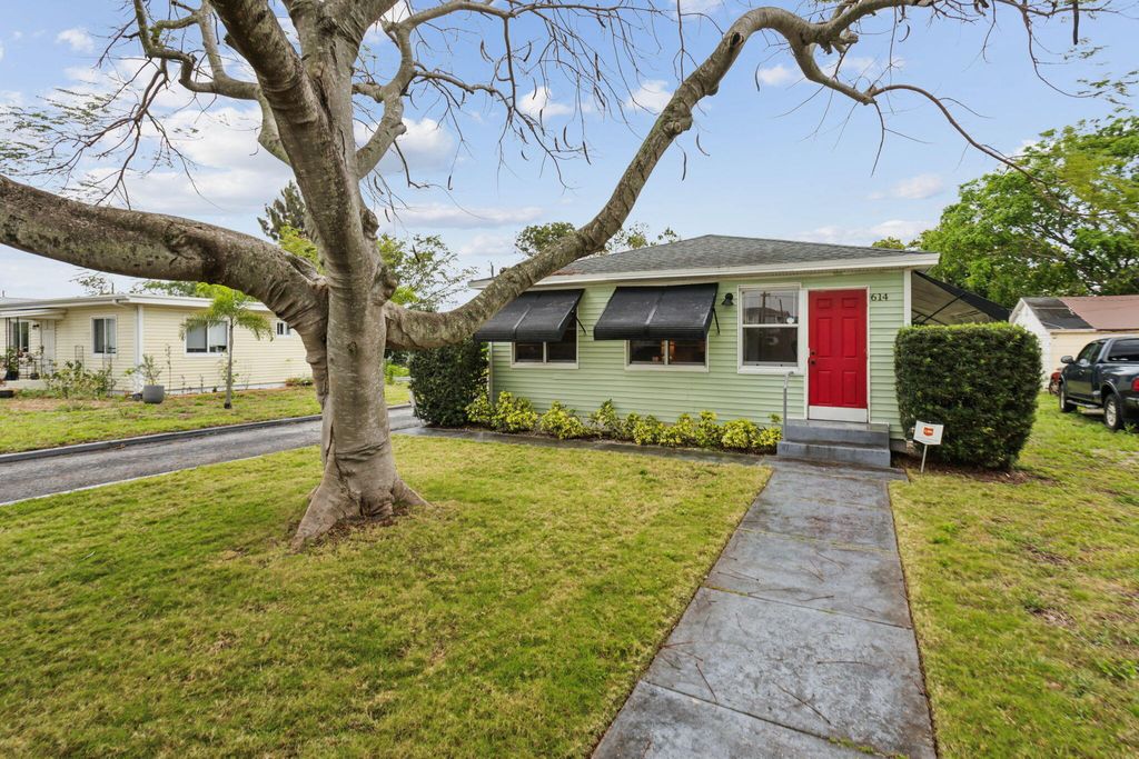 Photo of 614 N 7th Street, Lantana, FL 33462 (MLS # B26030314)