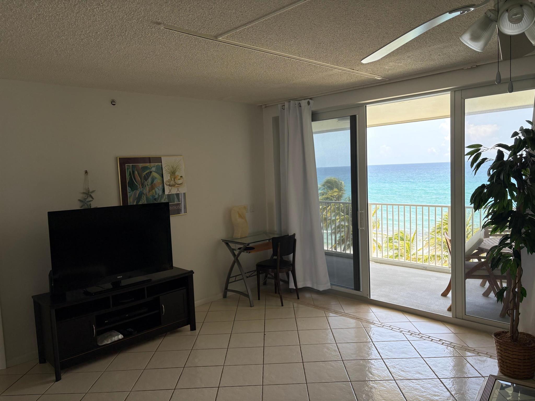 PENTHOUSE TOWERS CONDO - Residential Lease