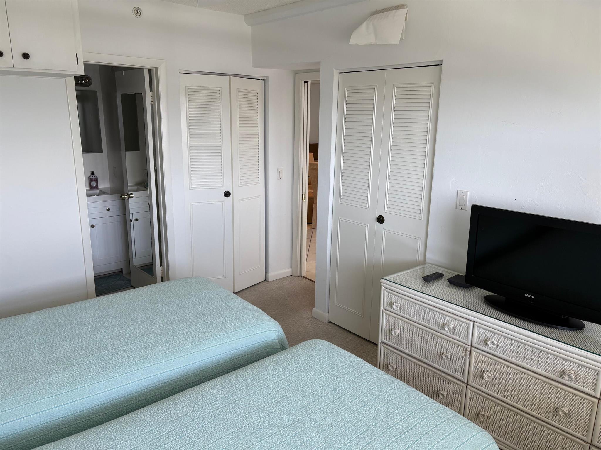 PENTHOUSE TOWERS CONDO - Residential Lease