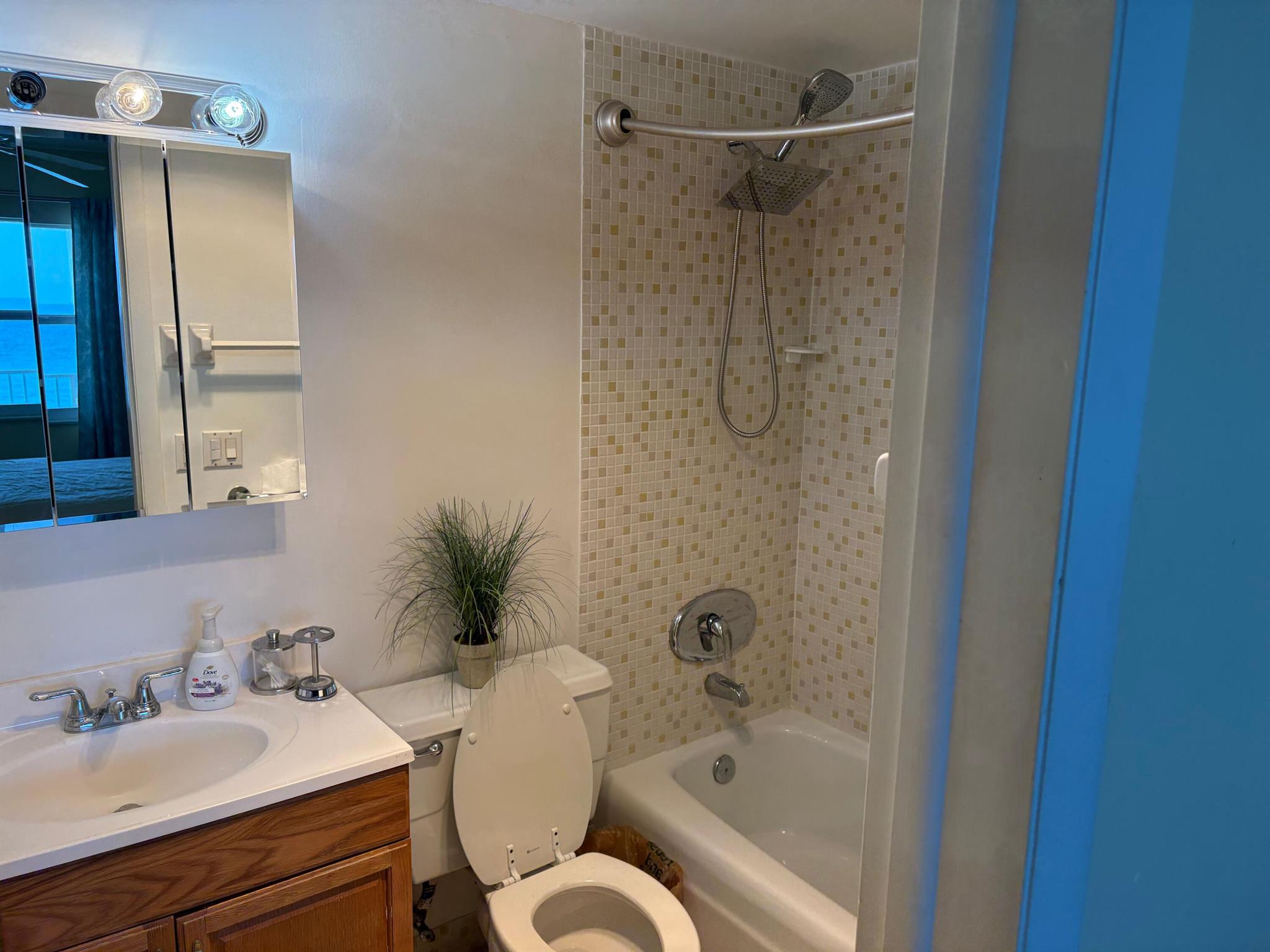PENTHOUSE TOWERS CONDO - Residential Lease