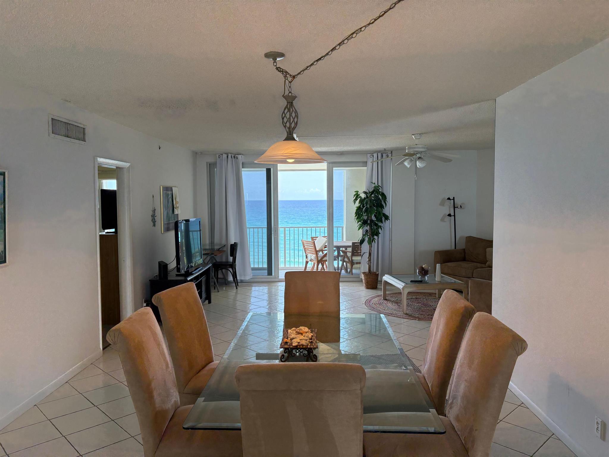 PENTHOUSE TOWERS CONDO - Residential Lease