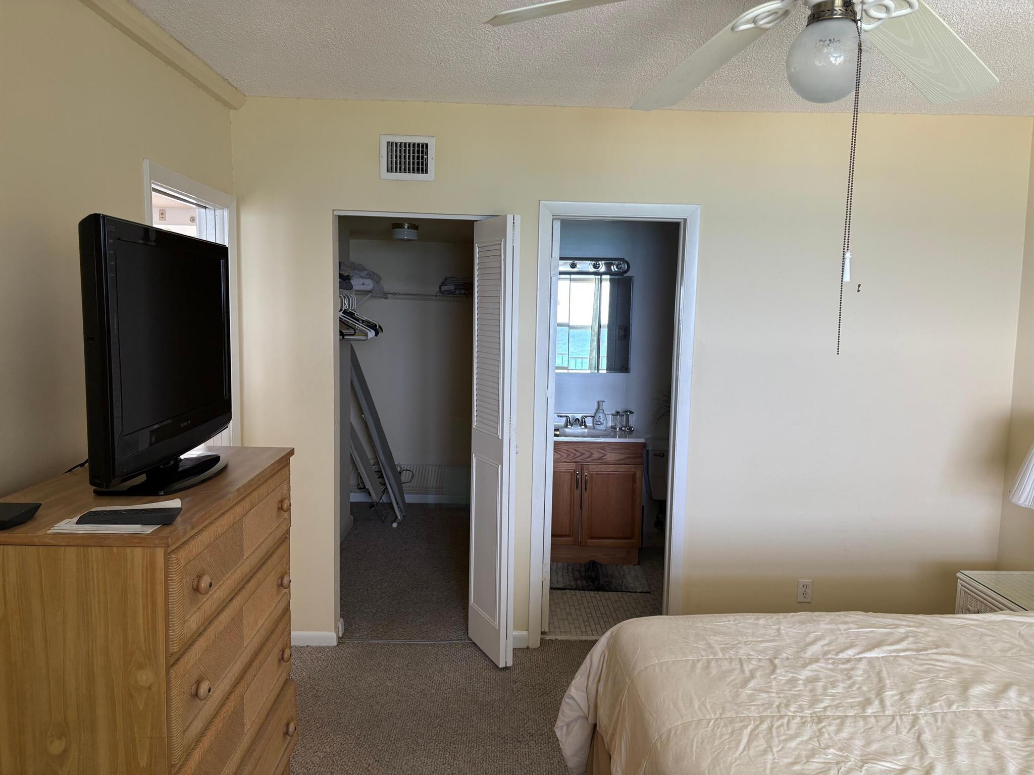 PENTHOUSE TOWERS CONDO - Residential Lease