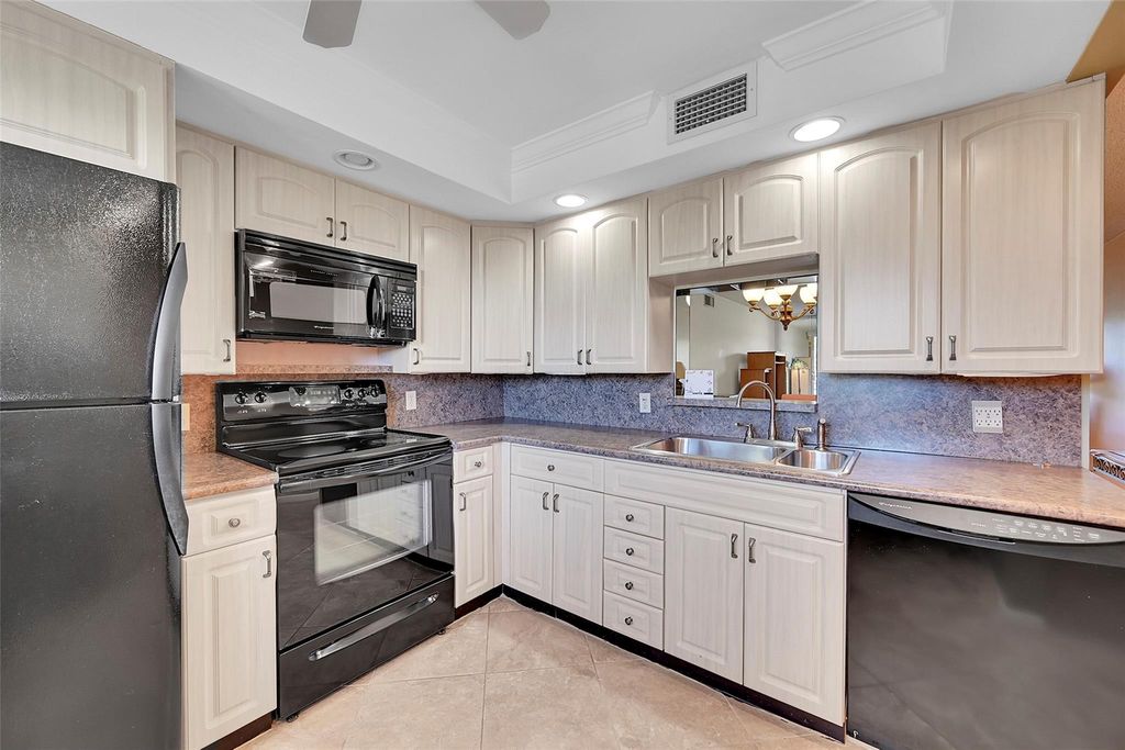 Photo of 2902 Victoria Cir #C3, Coconut Creek, FL 33066 (MLS # F10434714)