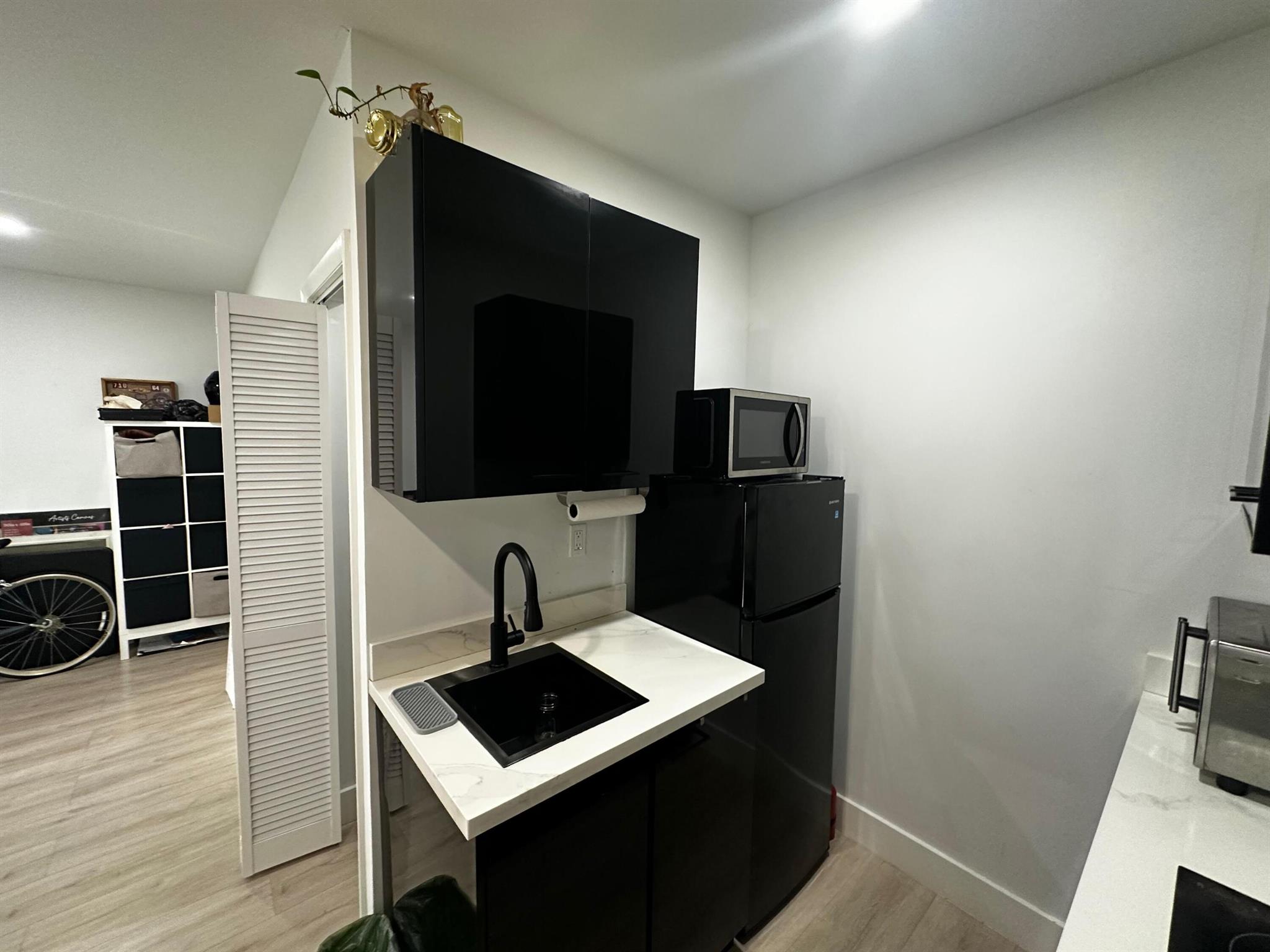 RAINBOW LAKES - Residential Lease