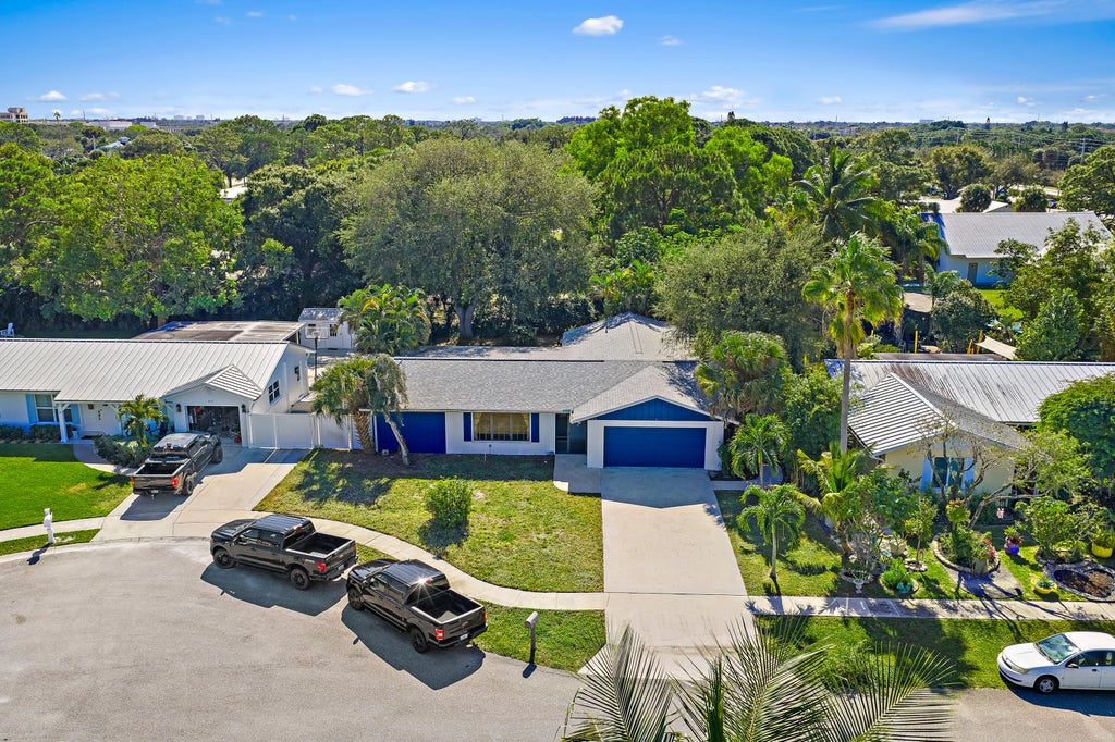 Photo of 404 Highwood Circle, Jupiter, FL 33458 (MLS # R11141873)