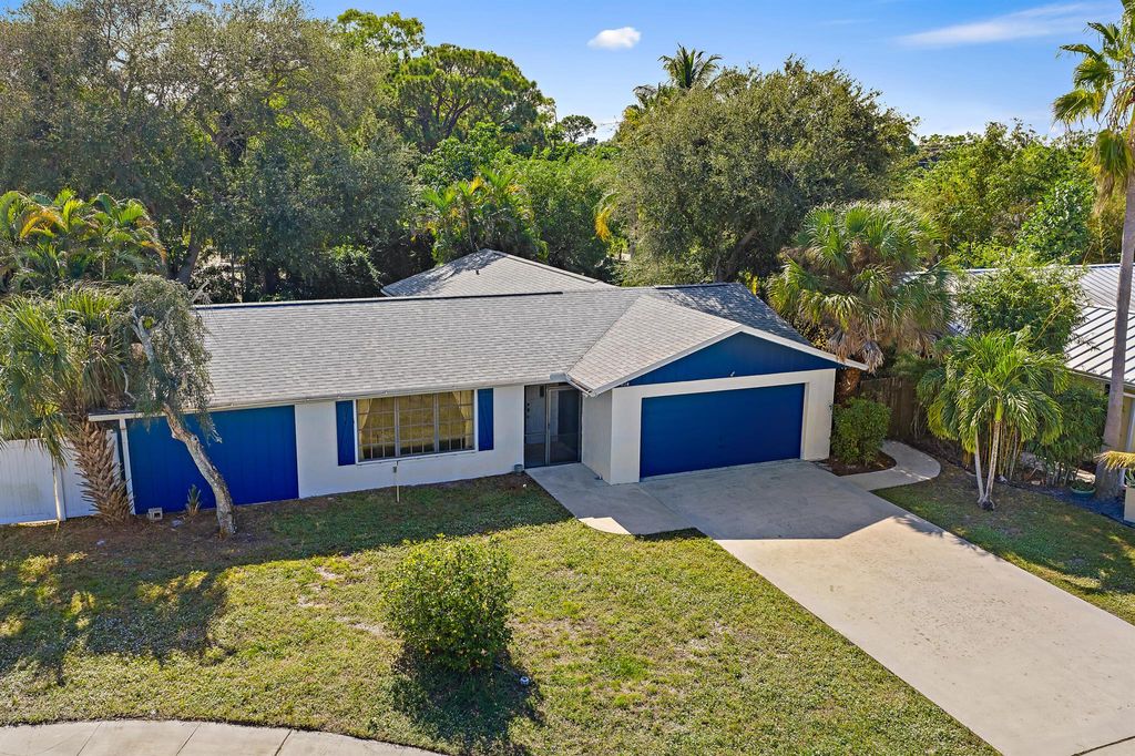 Photo of 404 Highwood Circle, Jupiter, FL 33458 (MLS # R11141873)