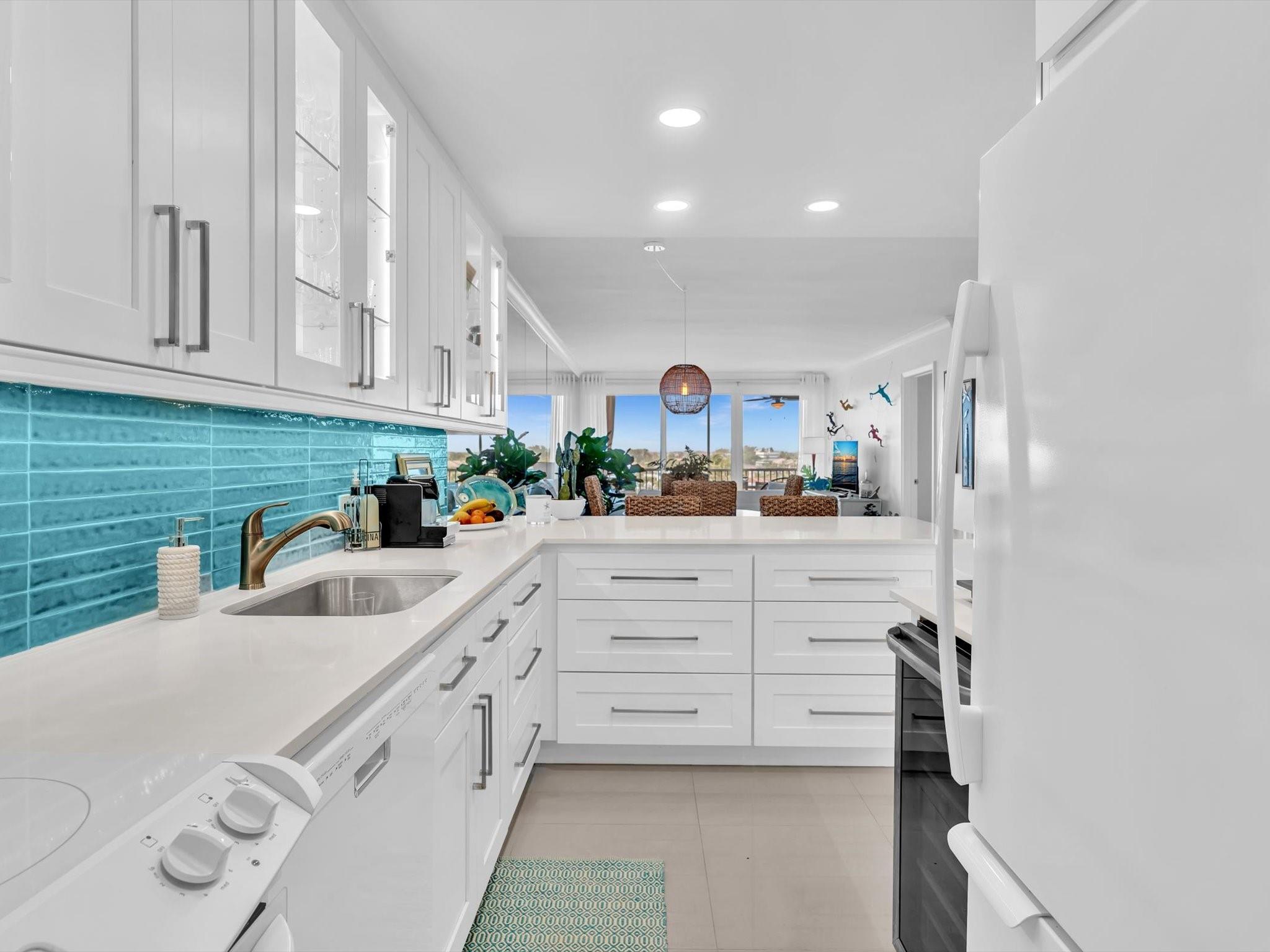 PENTHOUSE HIGHLANDS CONDO - Residential