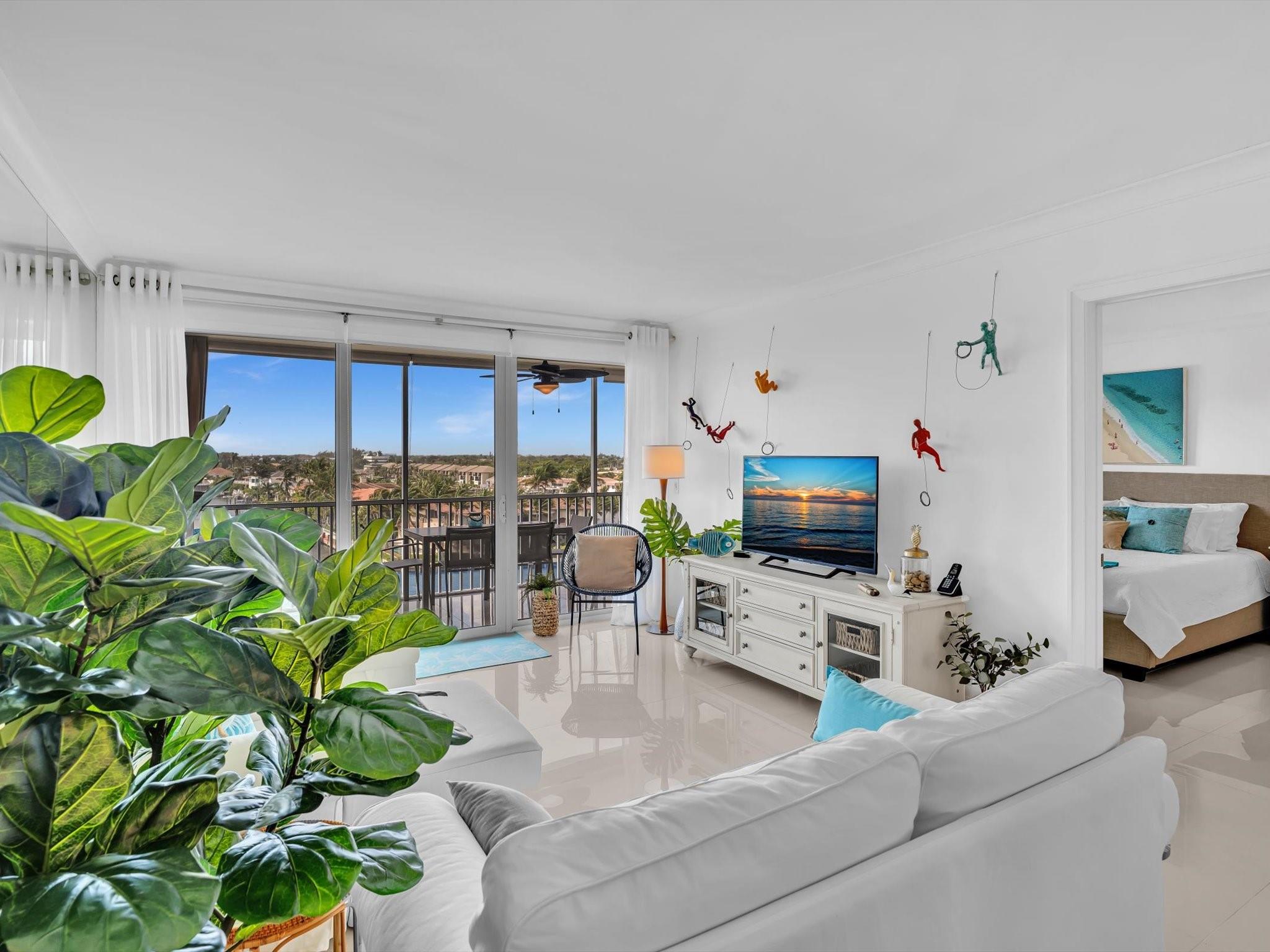 PENTHOUSE HIGHLANDS CONDO - Residential