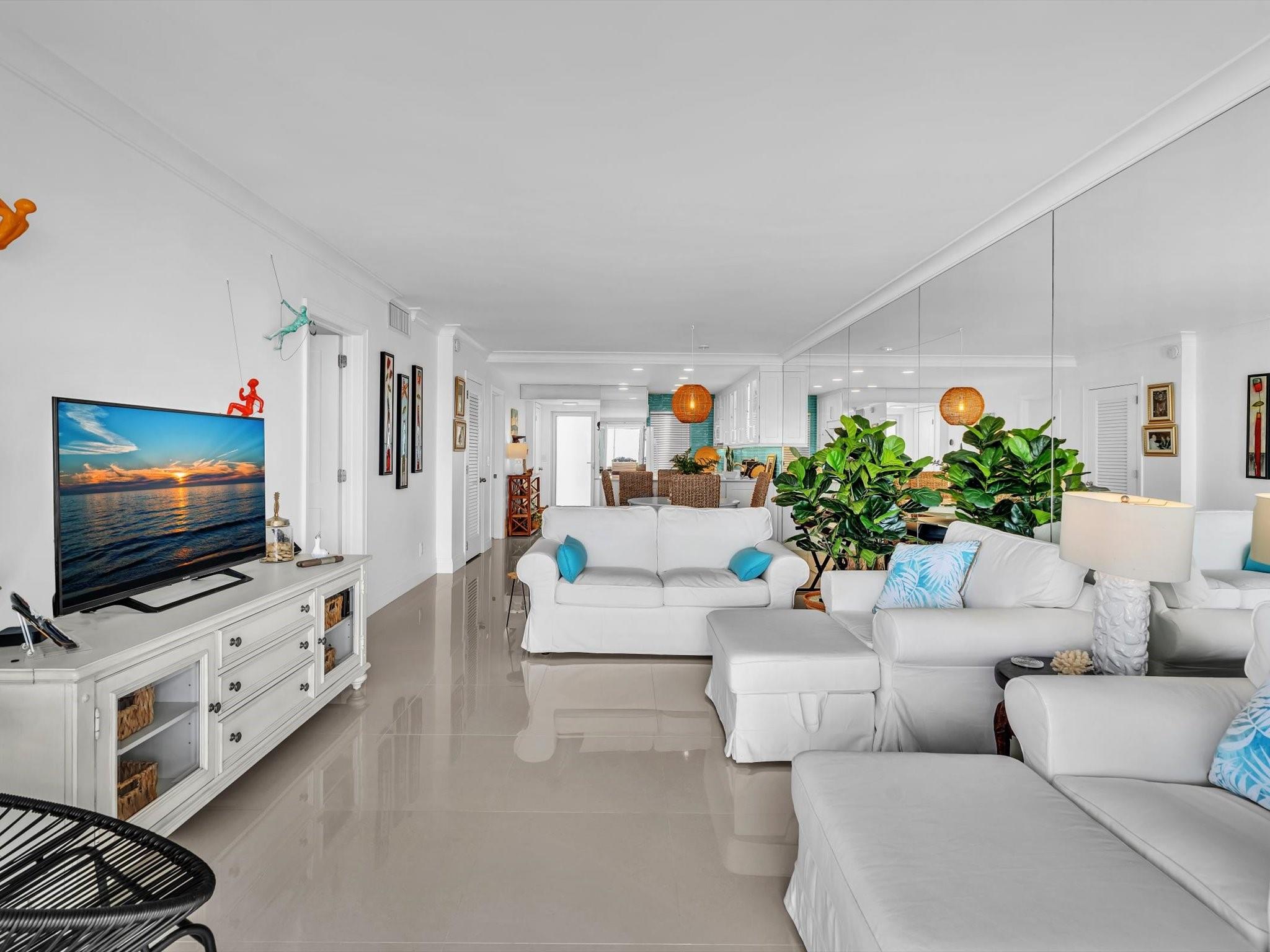 PENTHOUSE HIGHLANDS CONDO - Residential