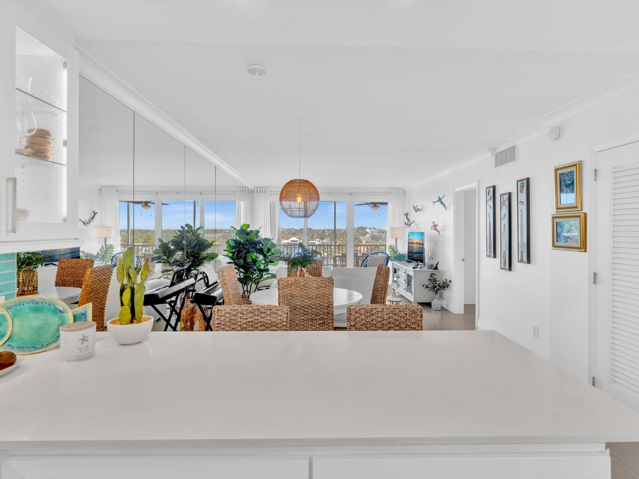 PENTHOUSE HIGHLANDS CONDO - Residential