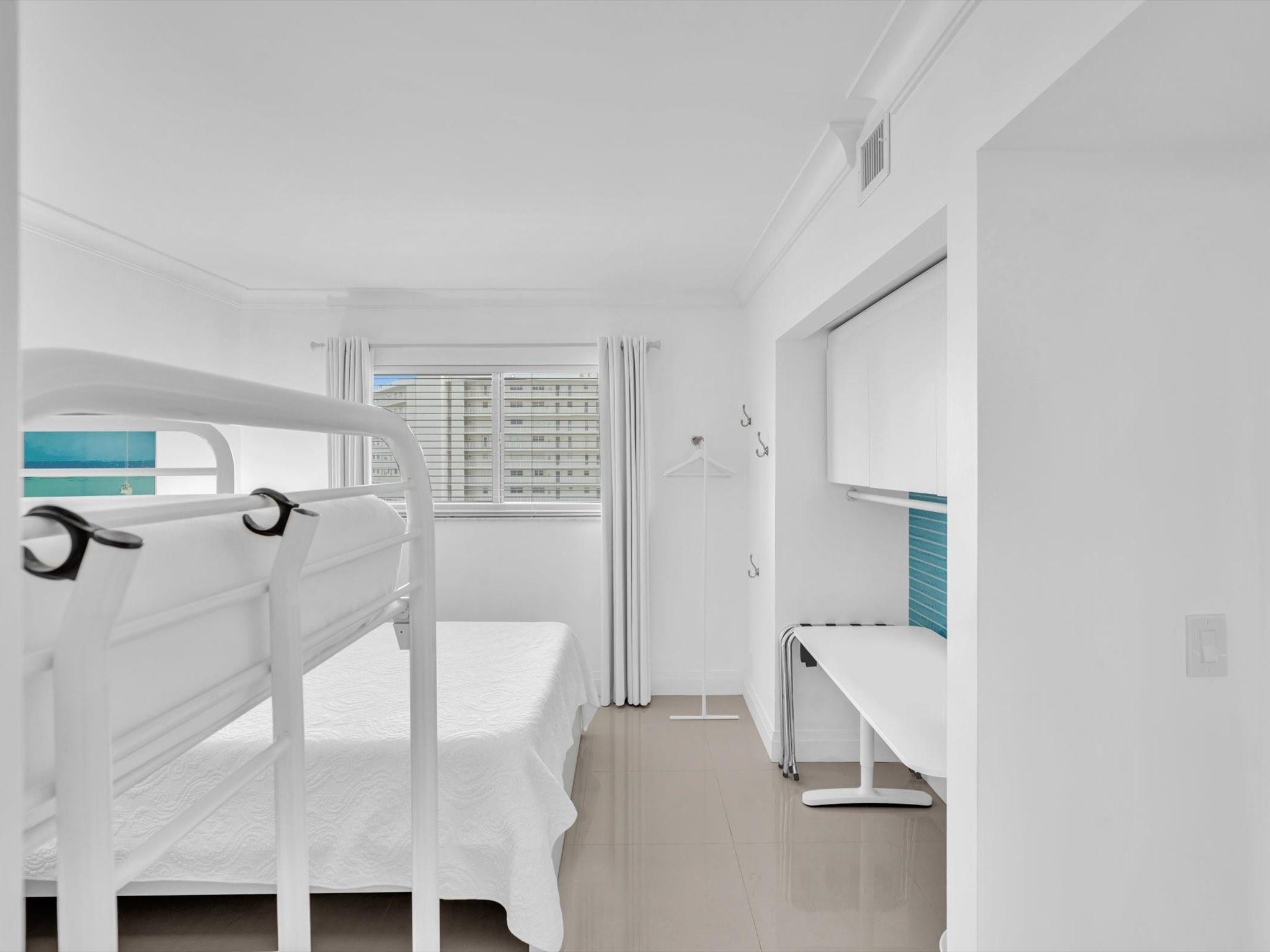 PENTHOUSE HIGHLANDS CONDO - Residential