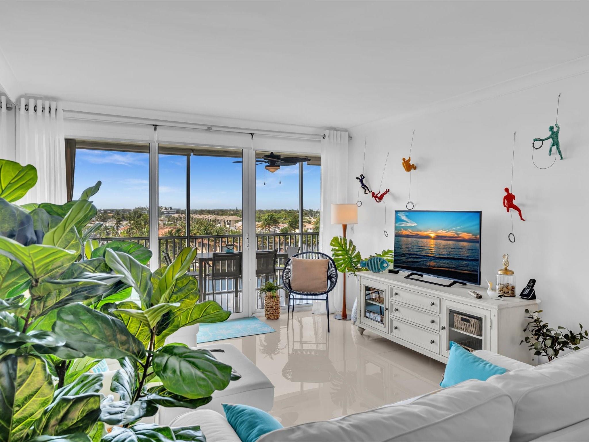 PENTHOUSE HIGHLANDS CONDO - Residential