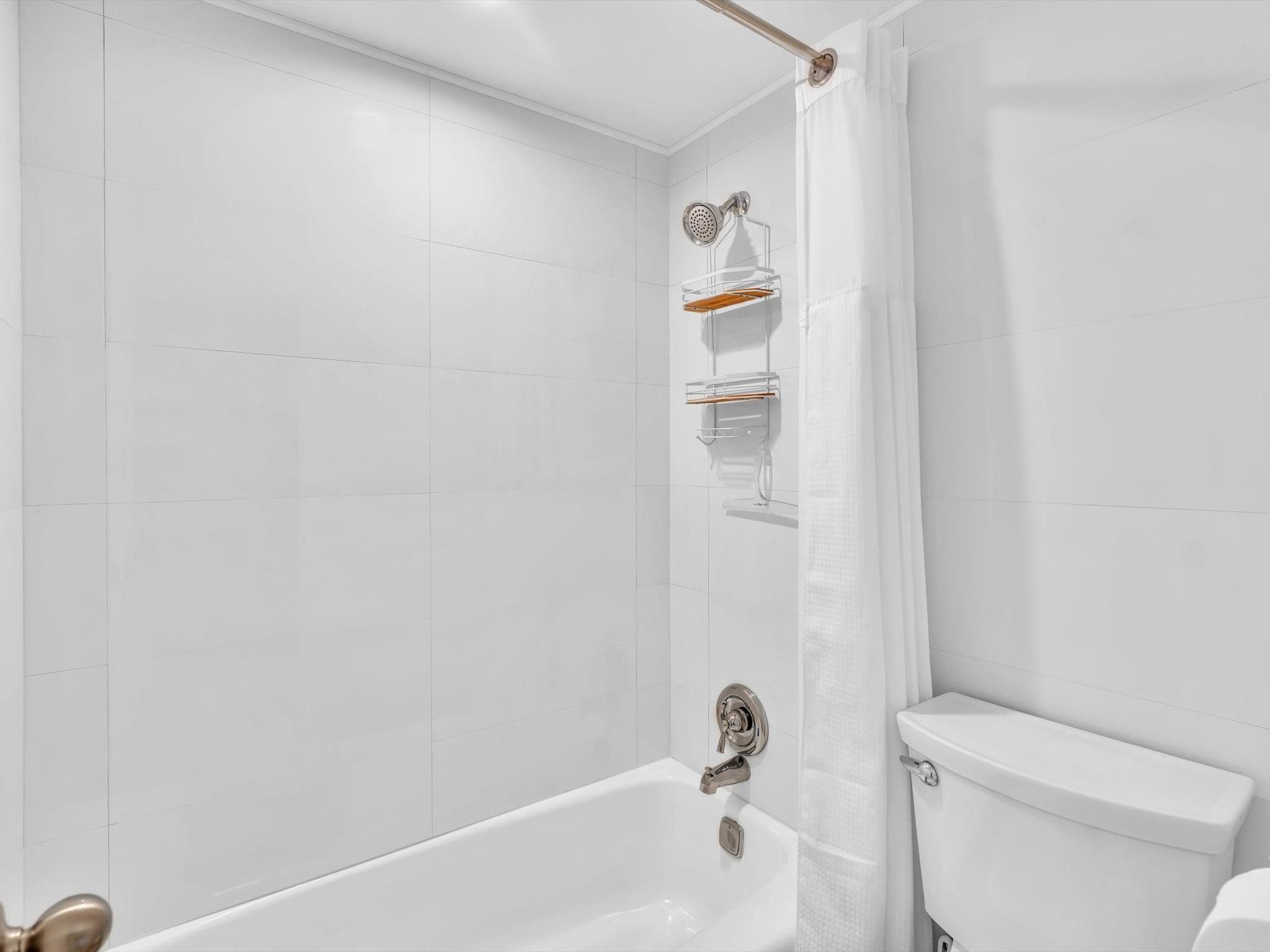 PENTHOUSE HIGHLANDS CONDO - Residential