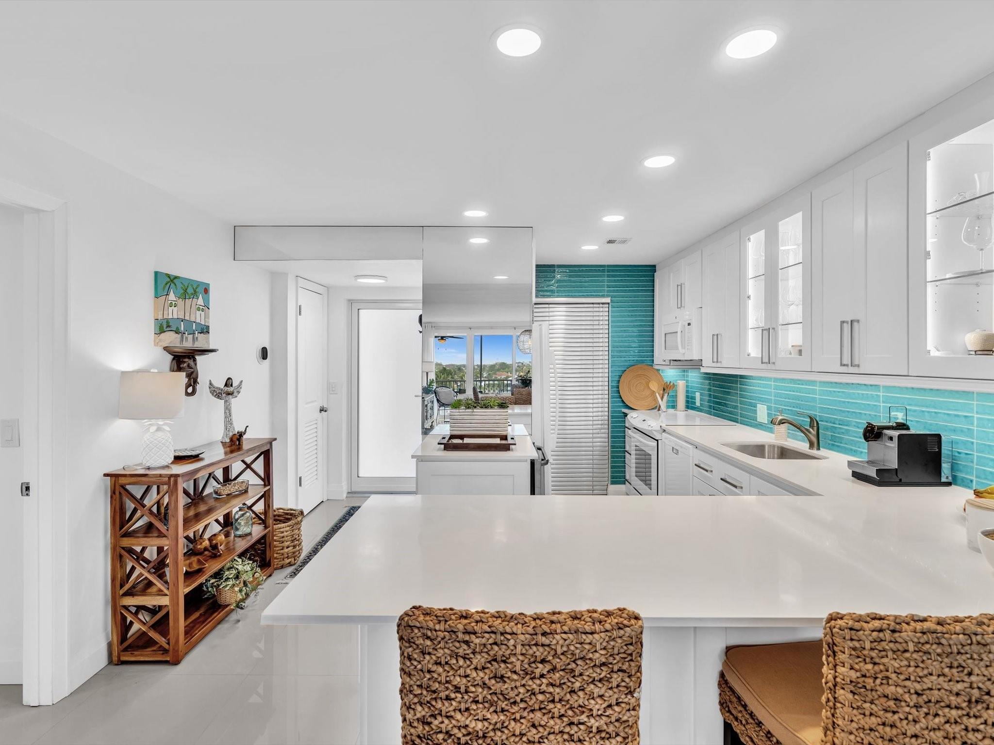 PENTHOUSE HIGHLANDS CONDO - Residential