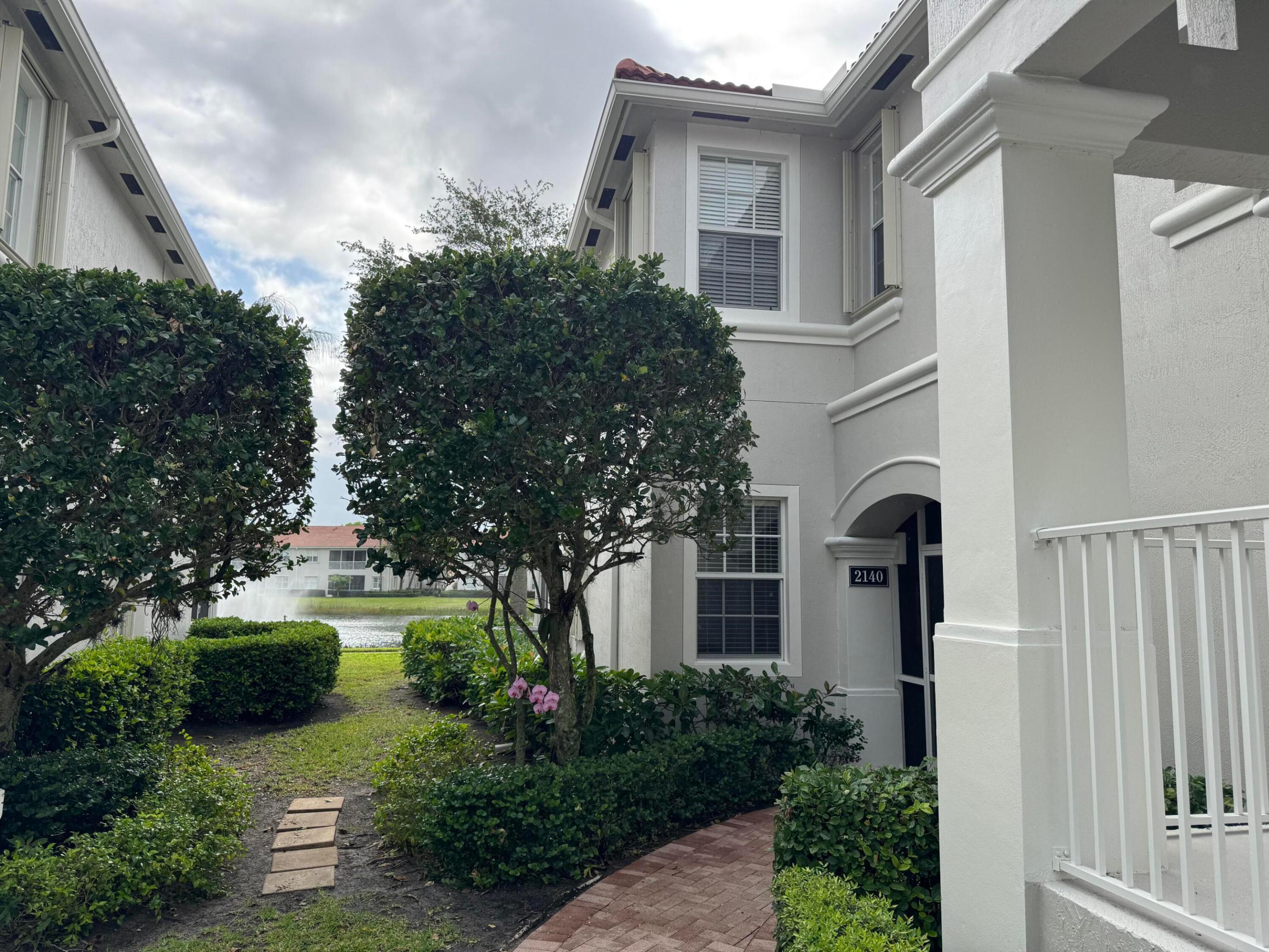 MAYFAIR AT WELLINGTON - Residential