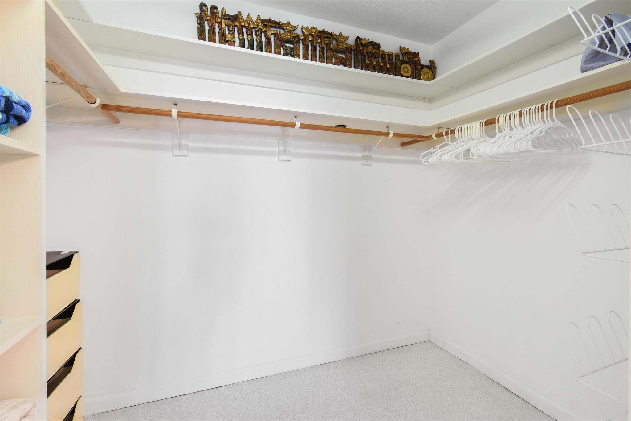 COLONY CONDO APTS IN OR16 - Residential