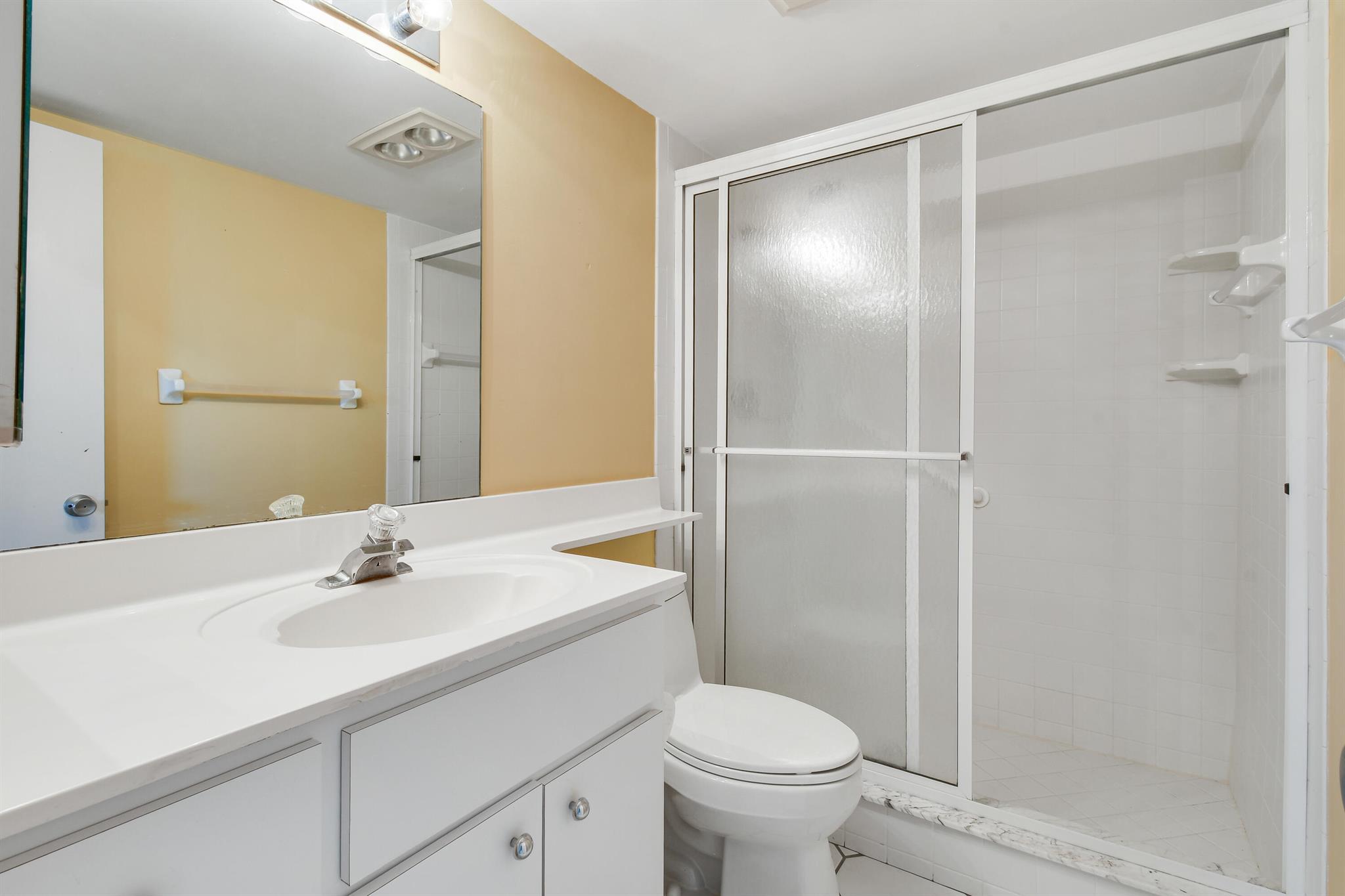 COLONY CONDO APTS IN OR16 - Residential