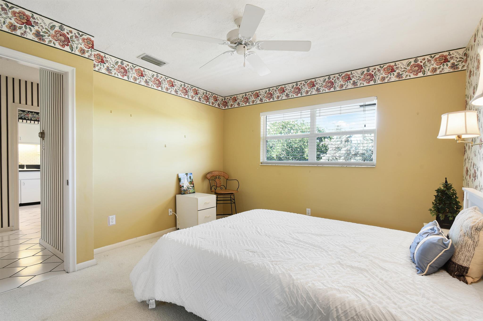 COLONY CONDO APTS IN OR16 - Residential