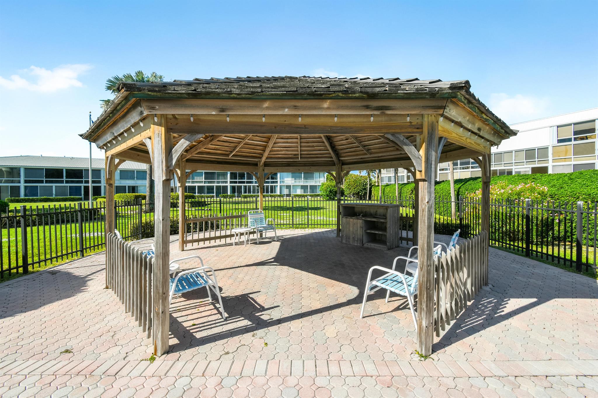 COLONY CONDO APTS IN OR16 - Residential