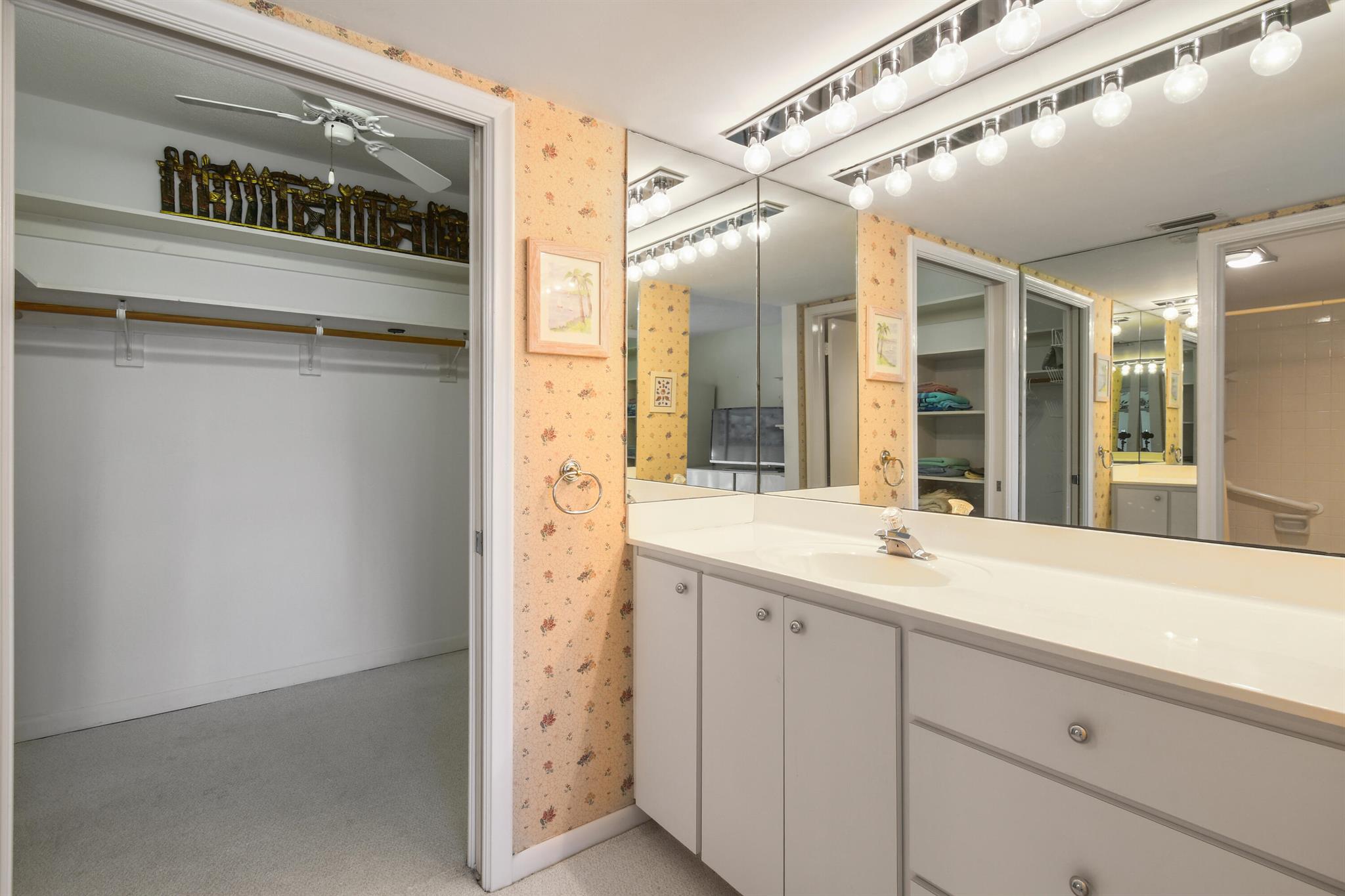 COLONY CONDO APTS IN OR16 - Residential