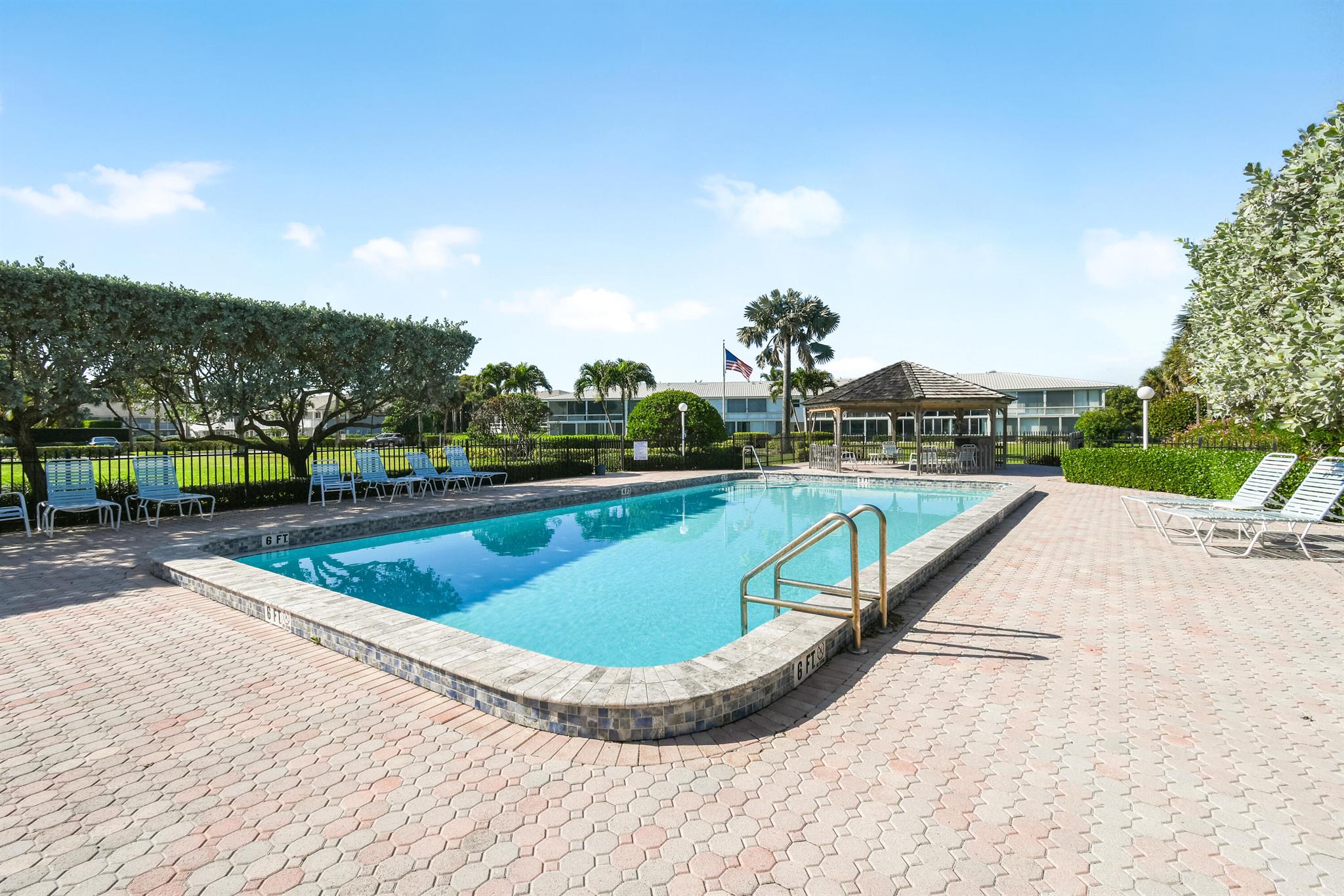 COLONY CONDO APTS IN OR16 - Residential