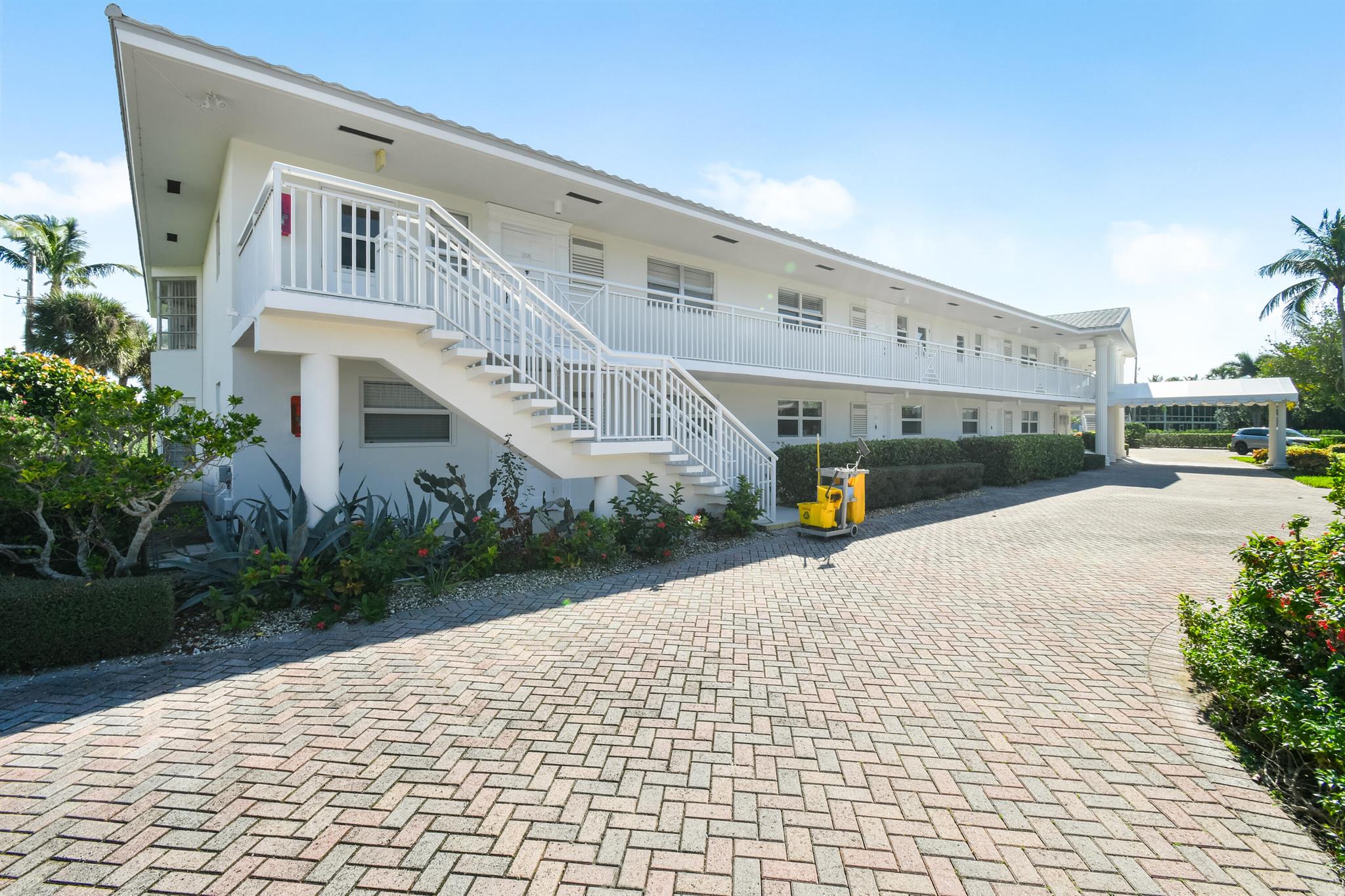 COLONY CONDO APTS IN OR16 - Residential